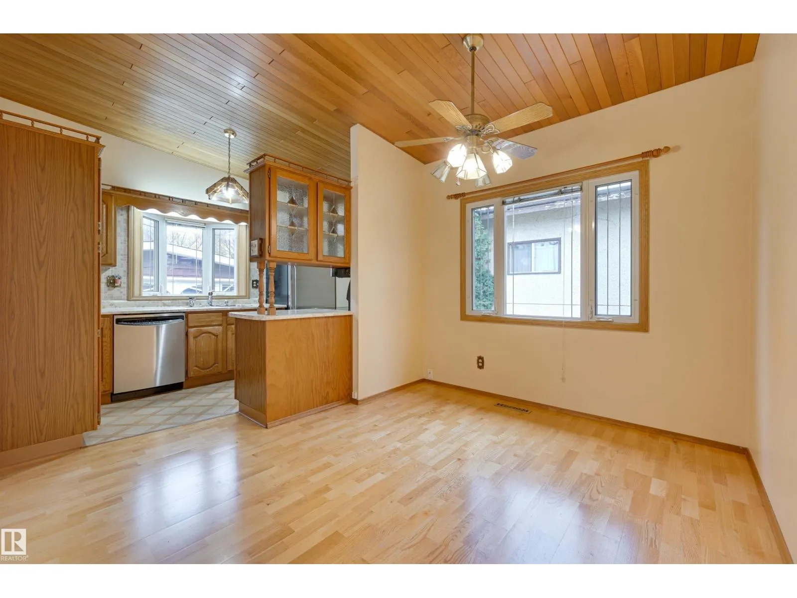 6211 148 AV NW NW