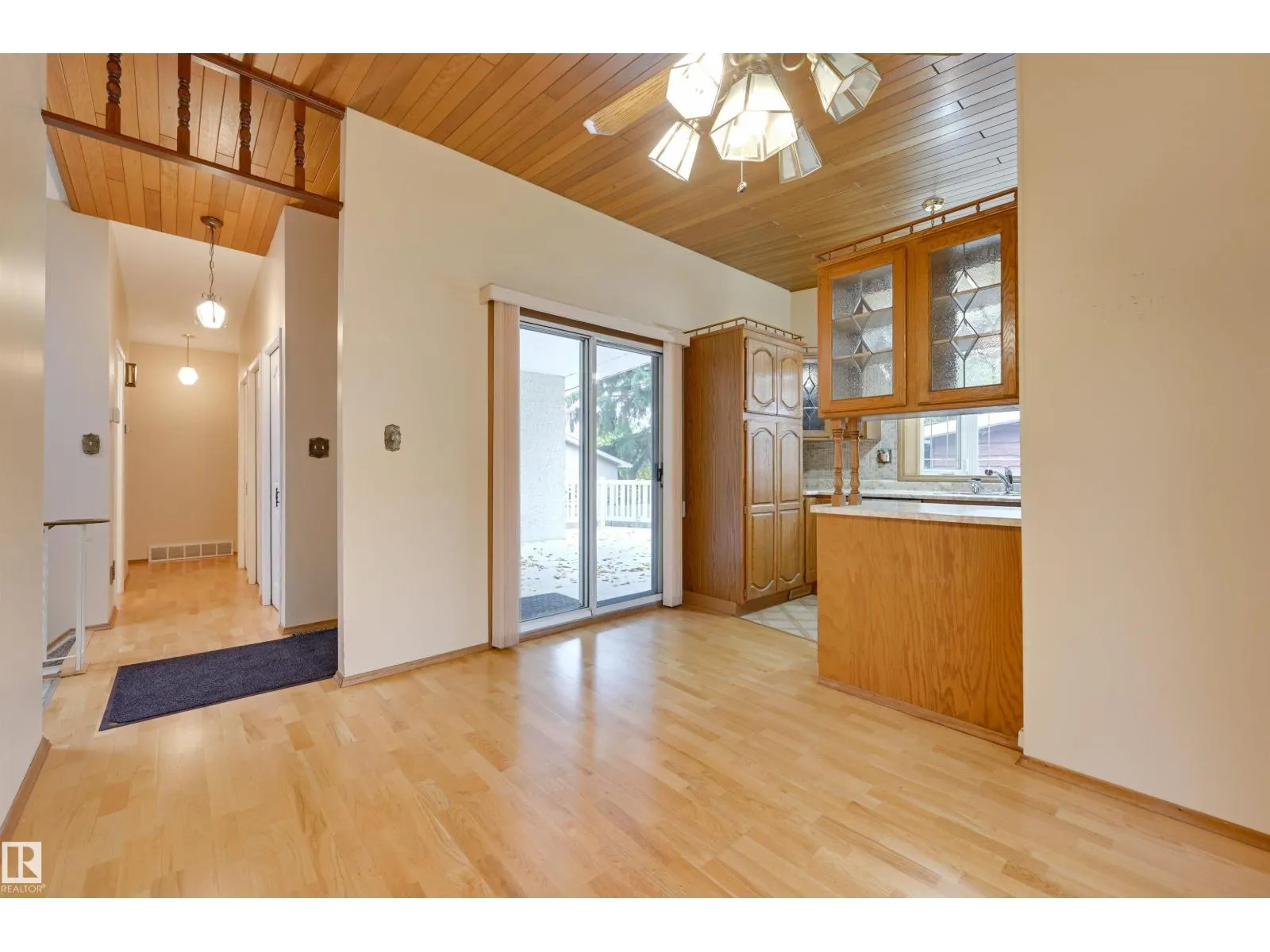 6211 148 AV NW NW