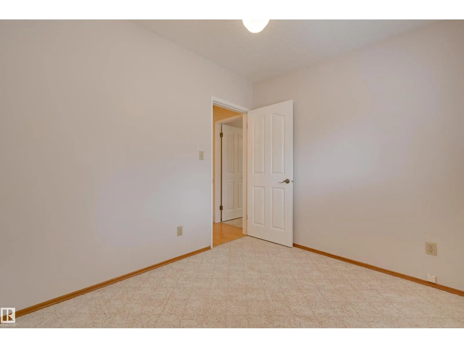 6211 148 AV NW NW