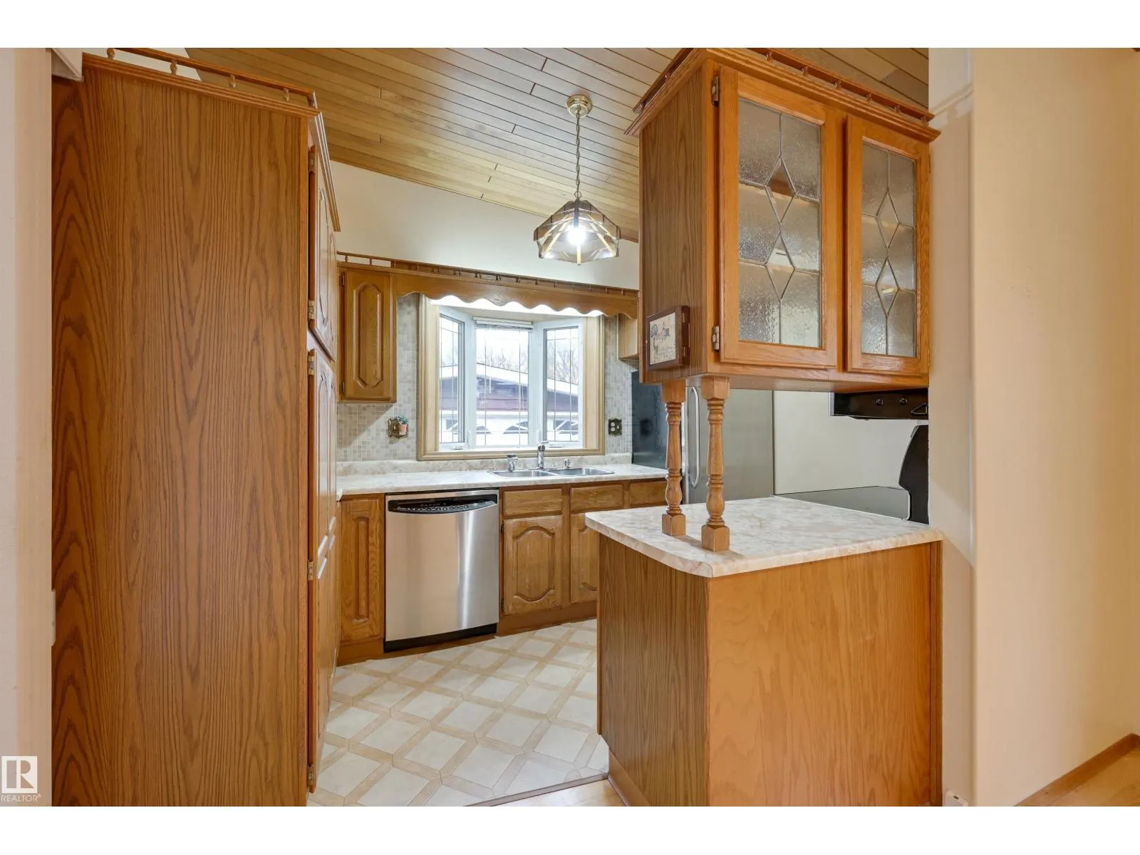 6211 148 AV NW NW