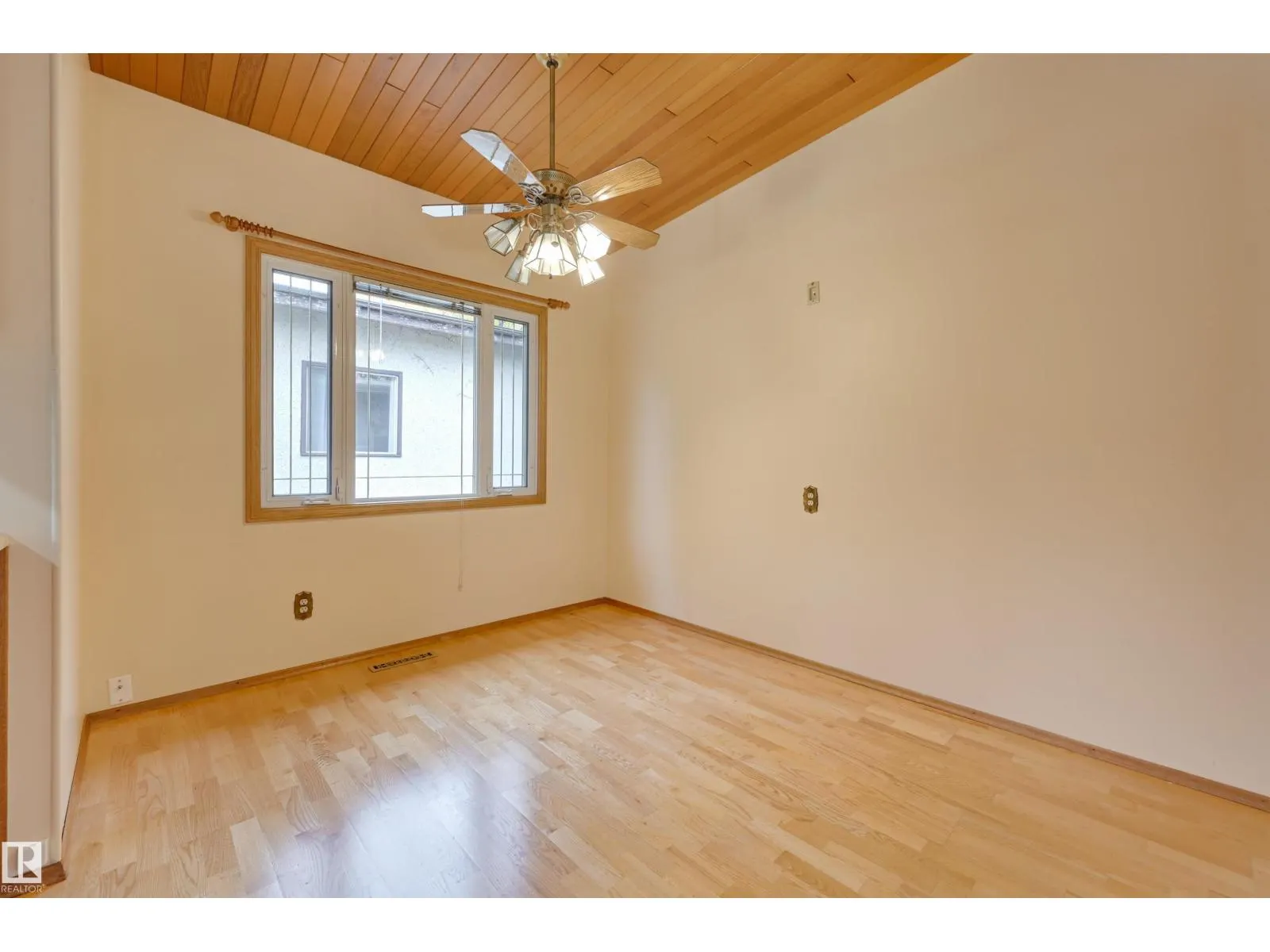6211 148 AV NW NW