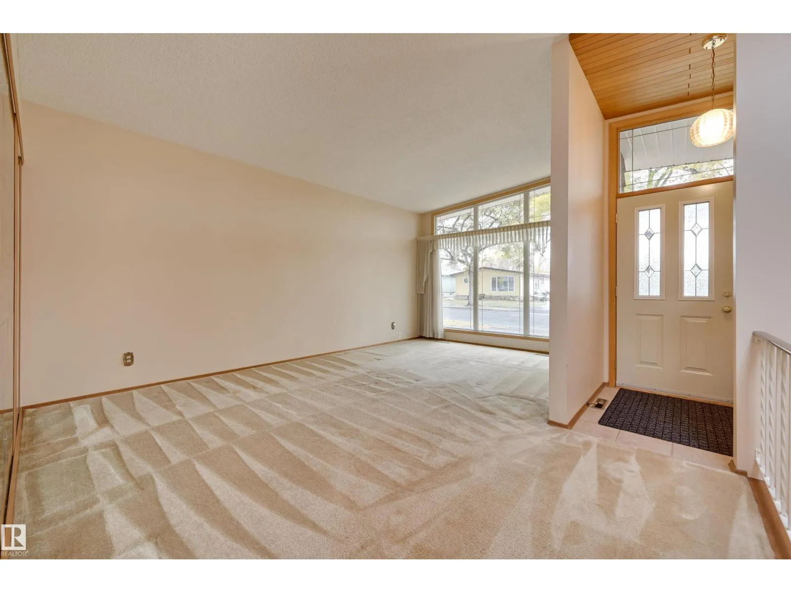 6211 148 AV NW NW