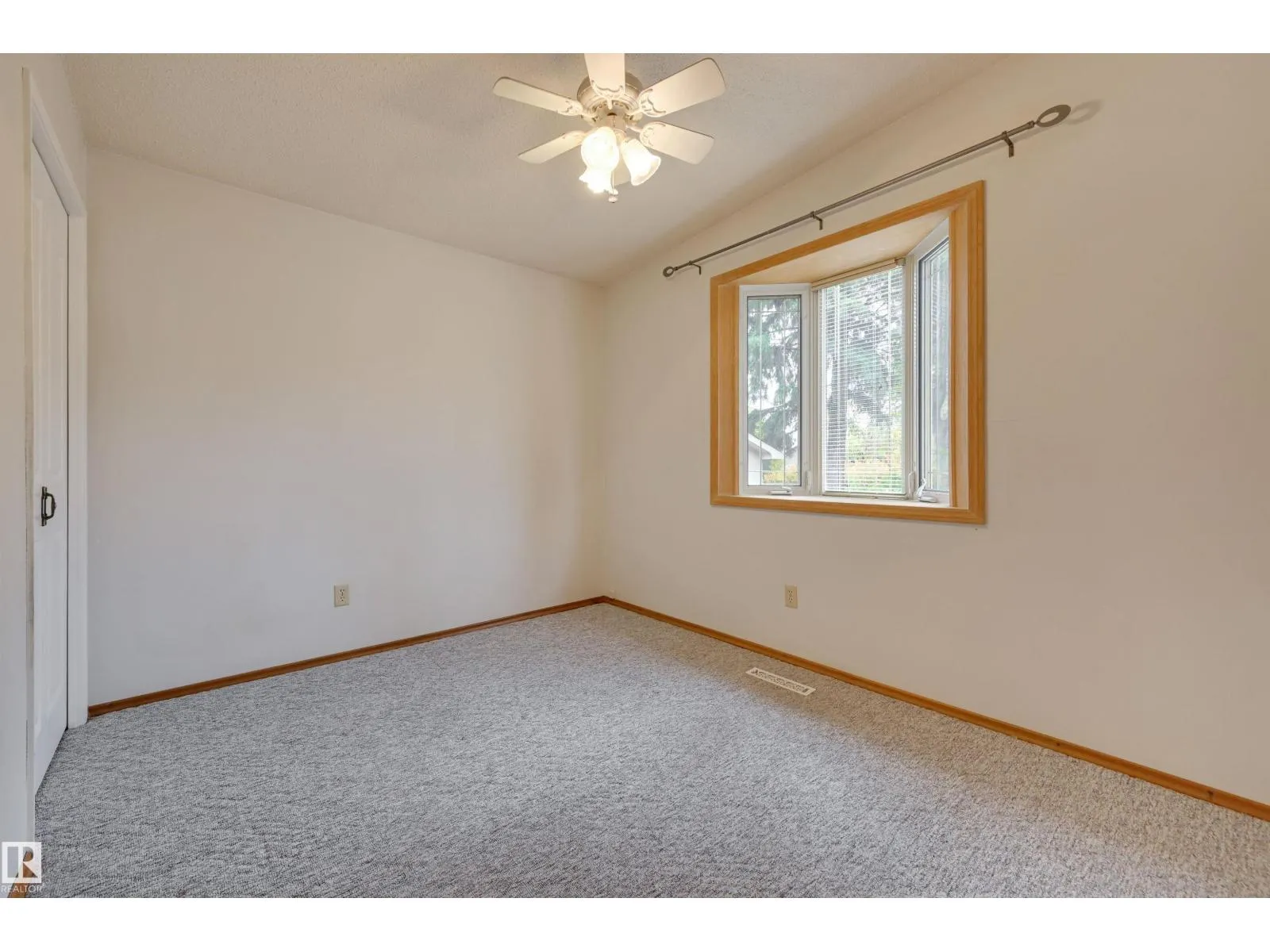 6211 148 AV NW NW
