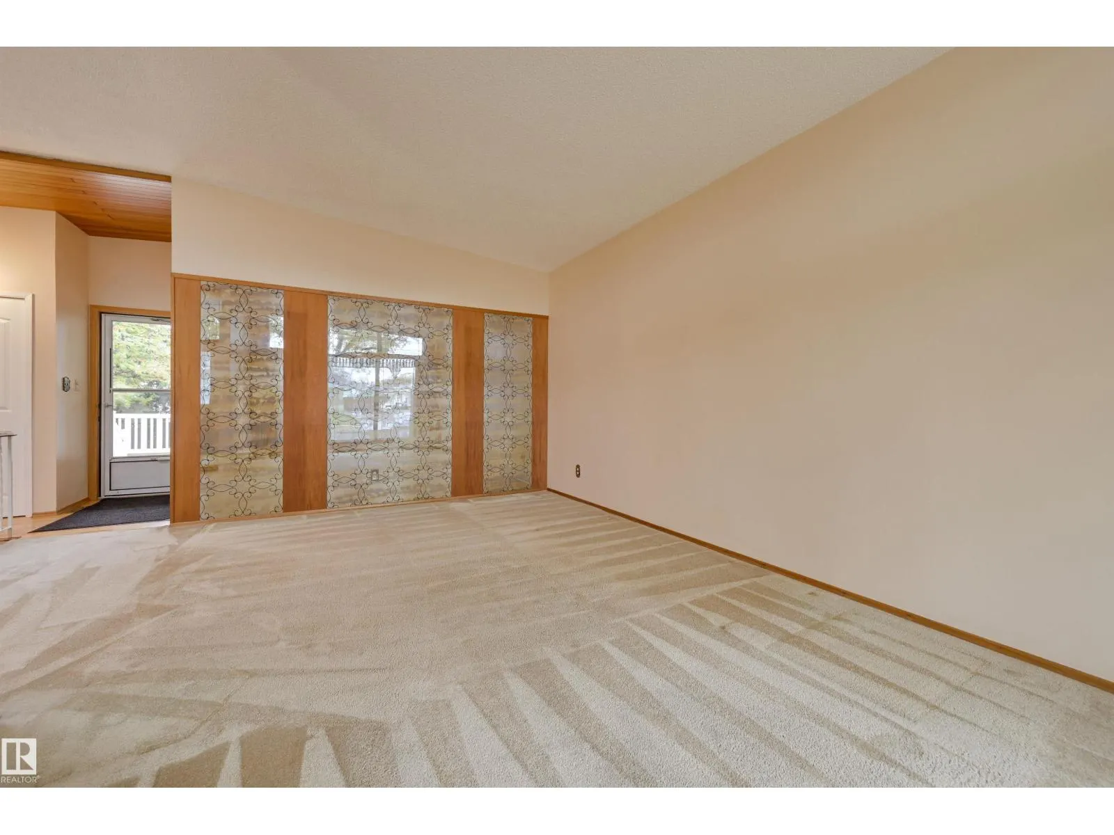 6211 148 AV NW NW