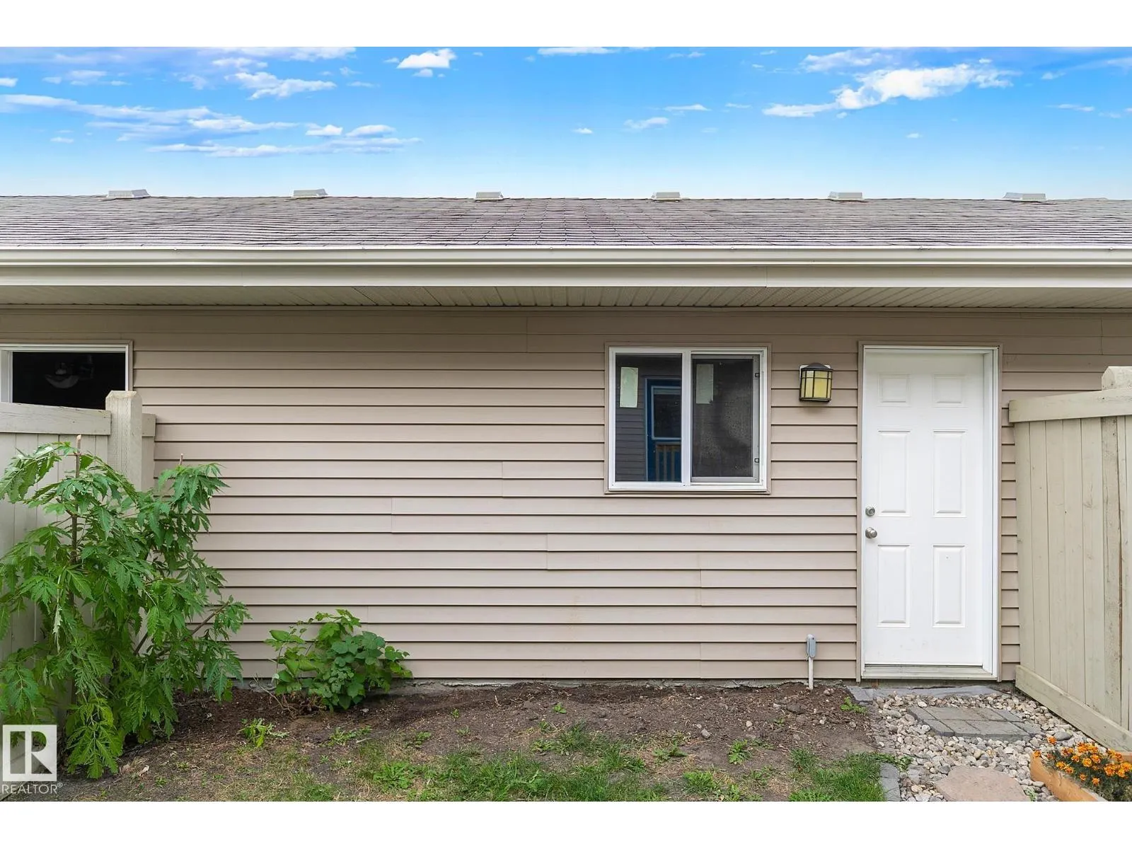 7388 EDGEMONT WY NW