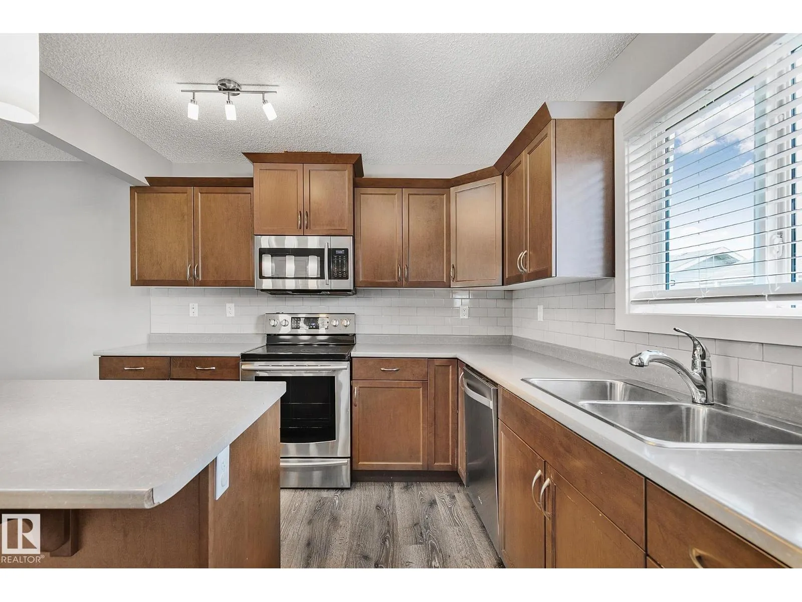 7388 EDGEMONT WY NW