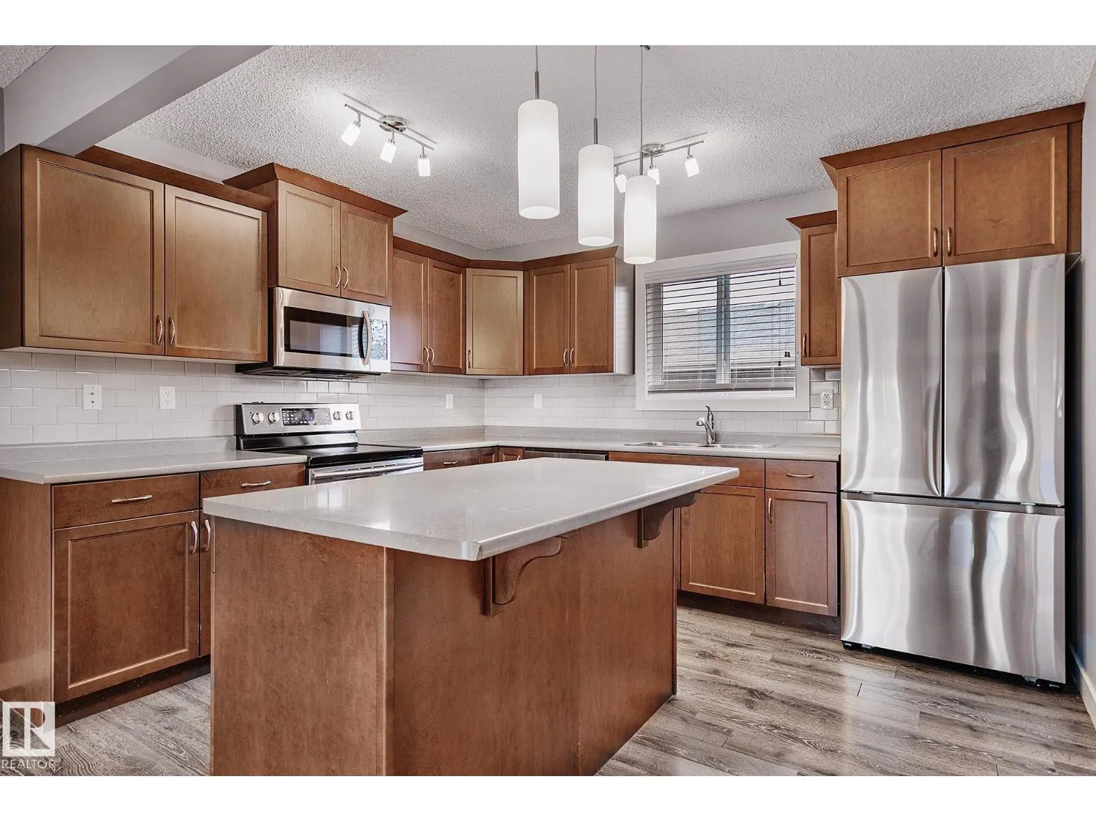 7388 EDGEMONT WY NW