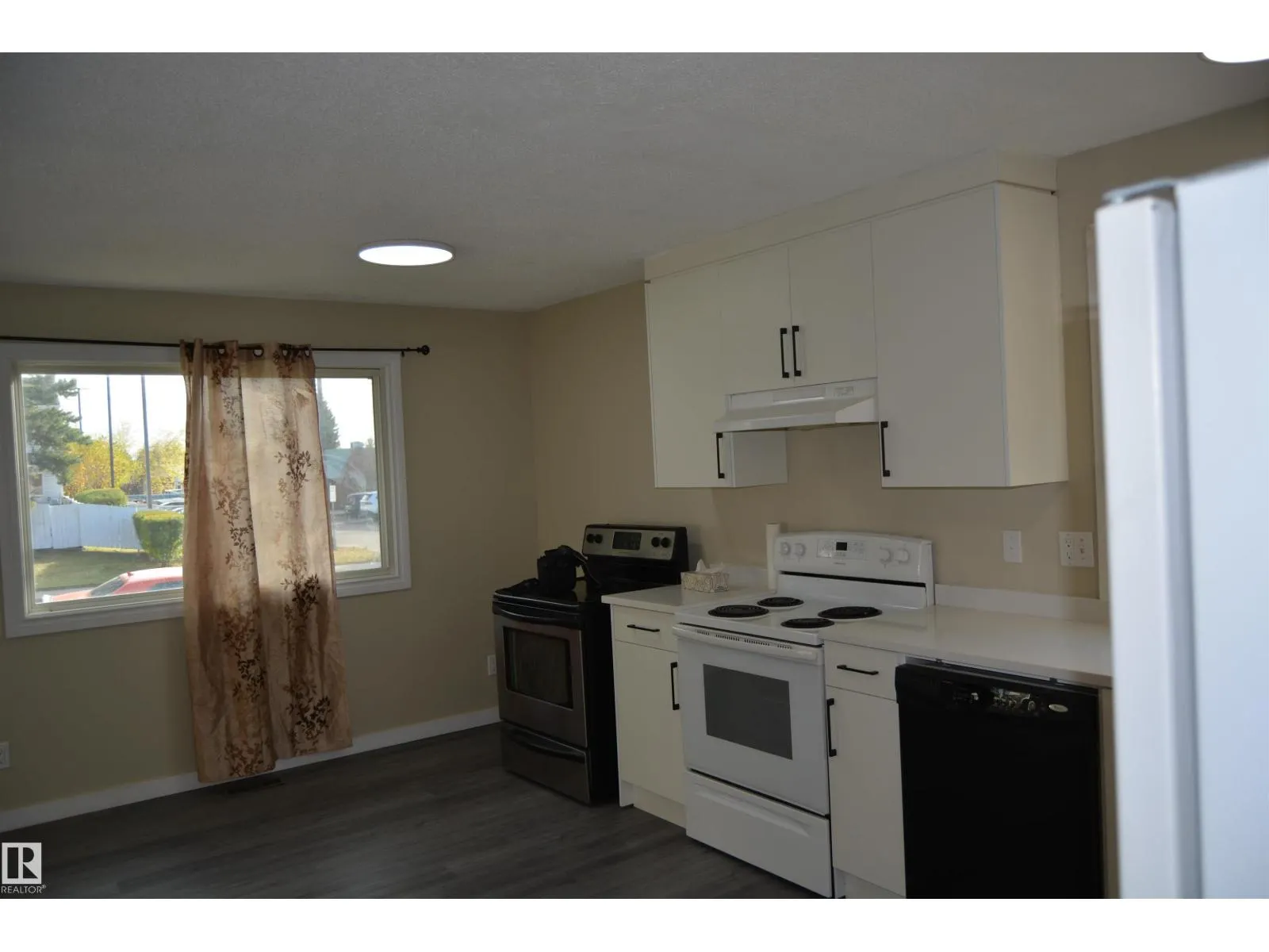 132 MILLBOURNE RD E NW