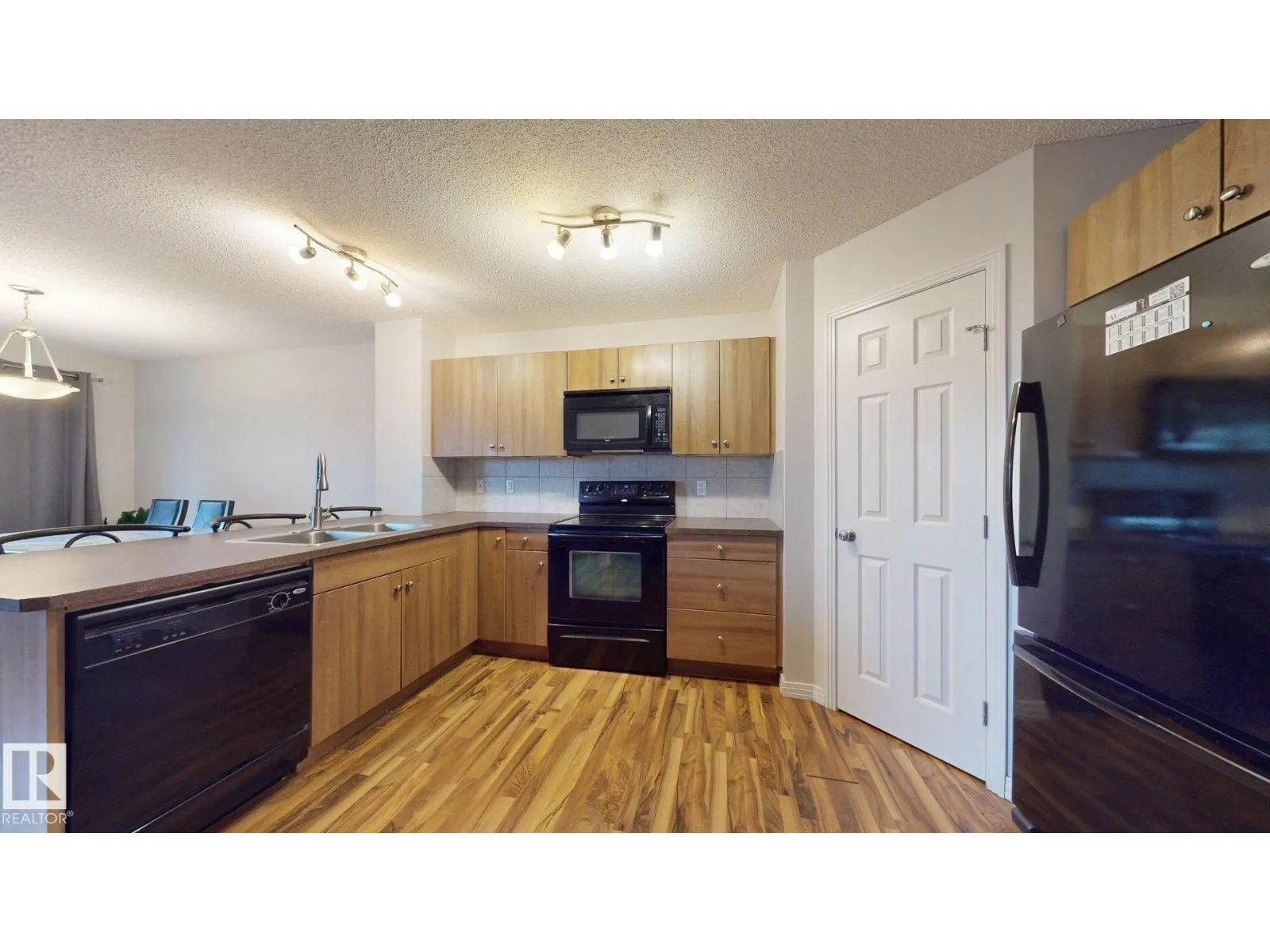 1030 177A ST SW