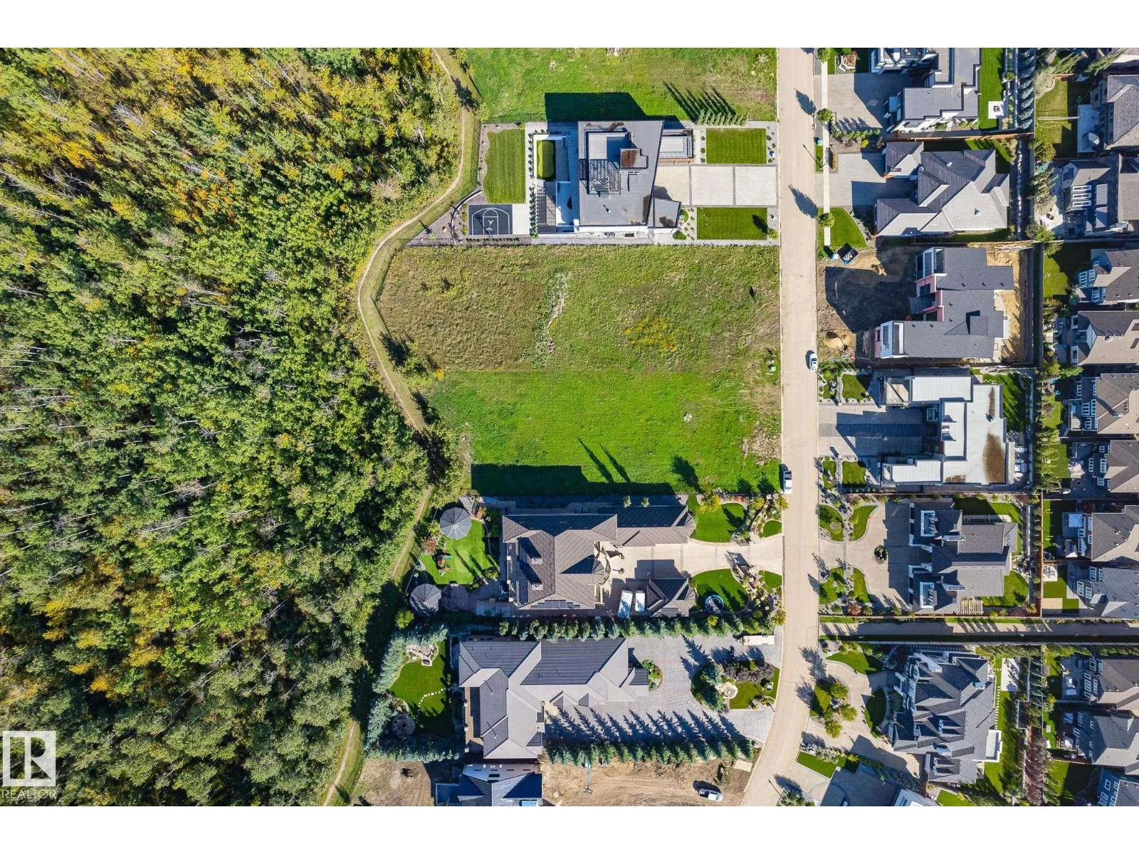 24 WINDERMERE DR SW