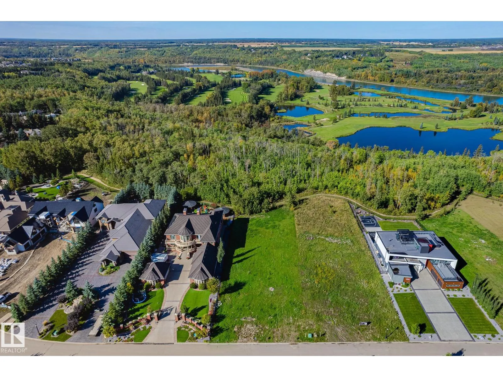 24 WINDERMERE DR SW