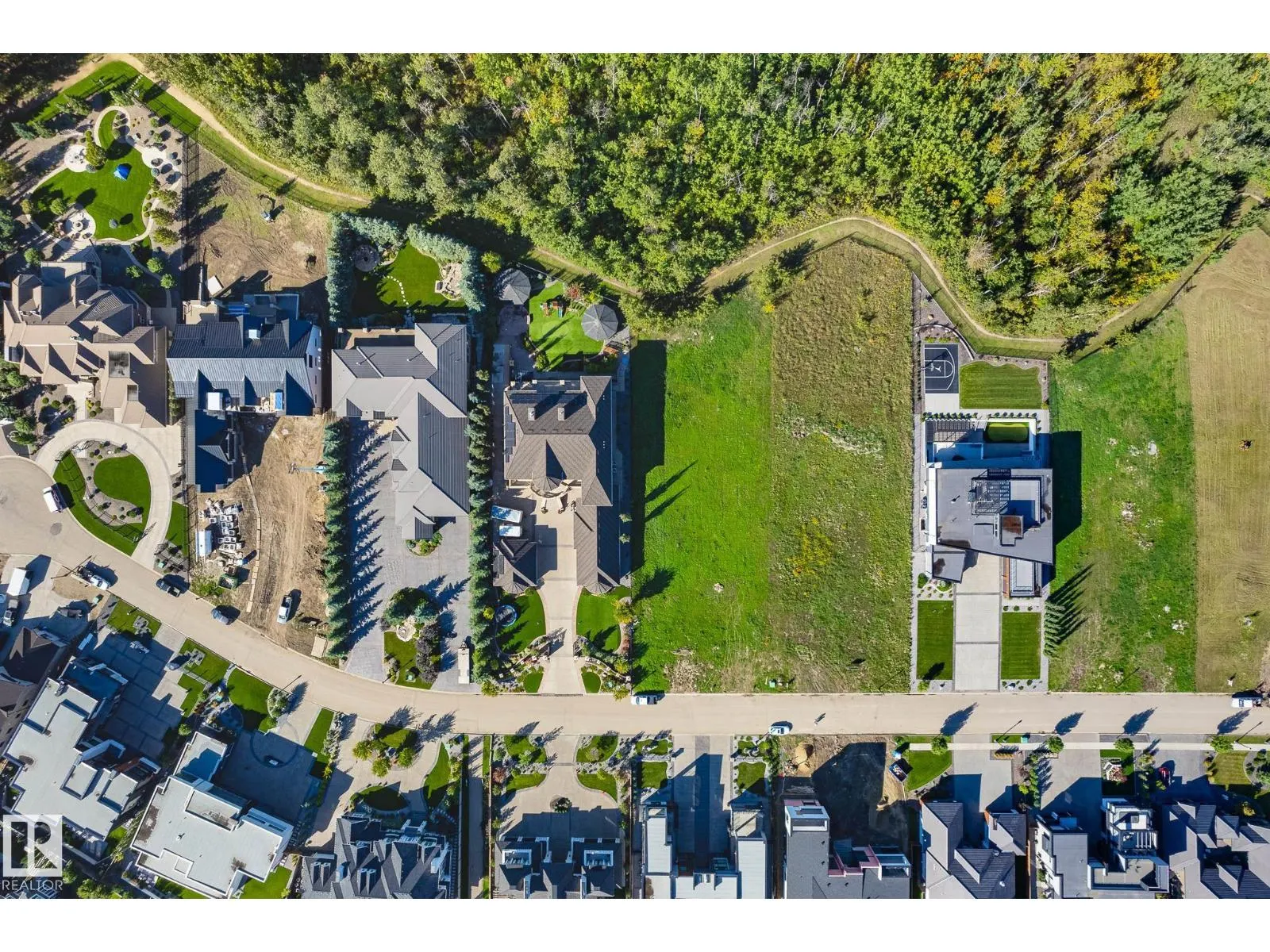 24 WINDERMERE DR SW
