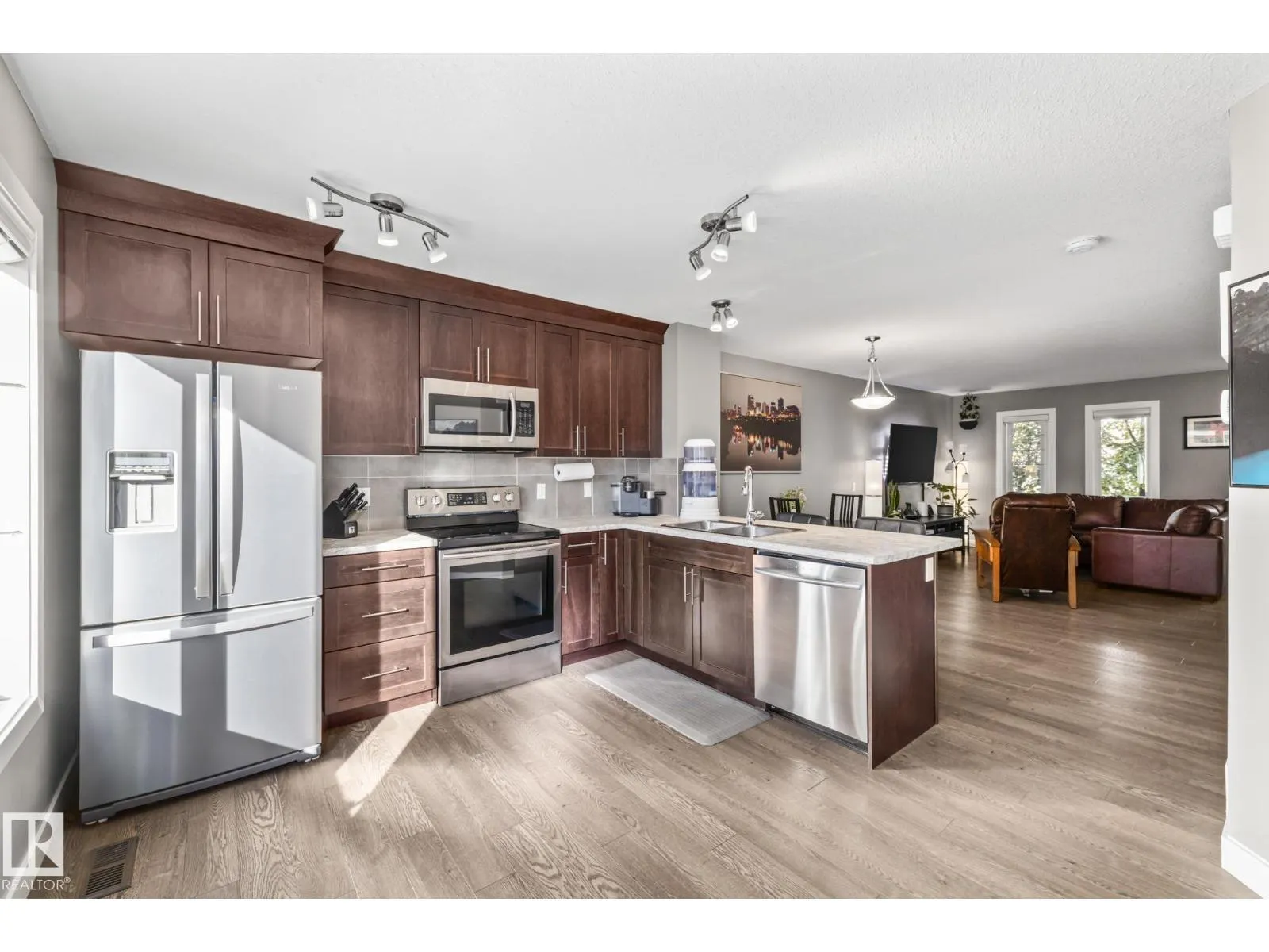 7358 EDGEMONT WY NW
