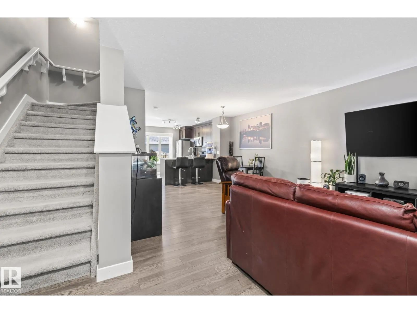 7358 EDGEMONT WY NW