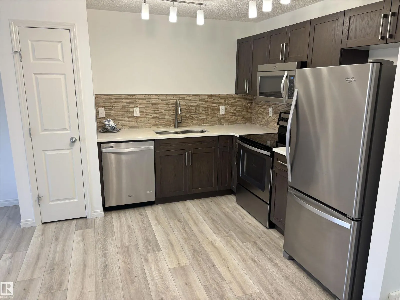 563 ORCHARD BV SW
