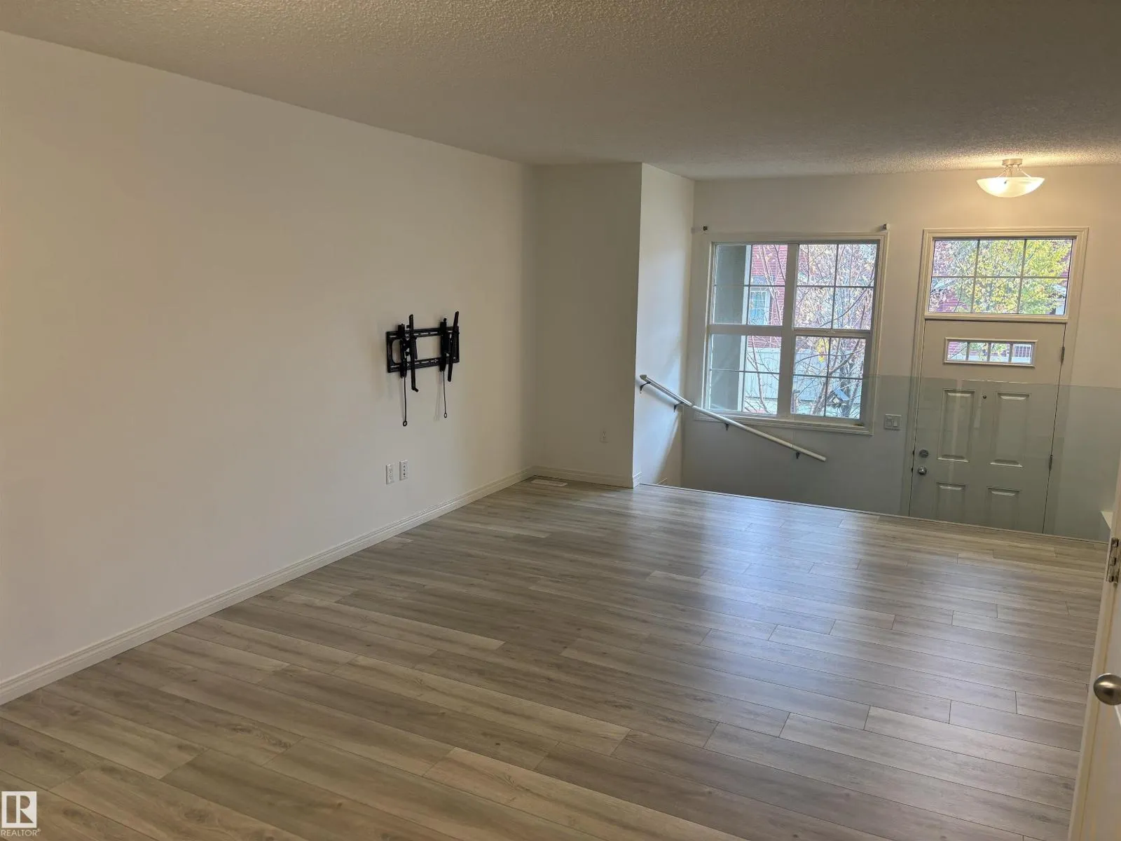 563 ORCHARD BV SW