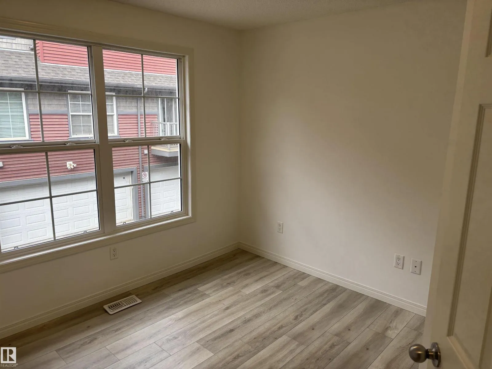 563 ORCHARD BV SW