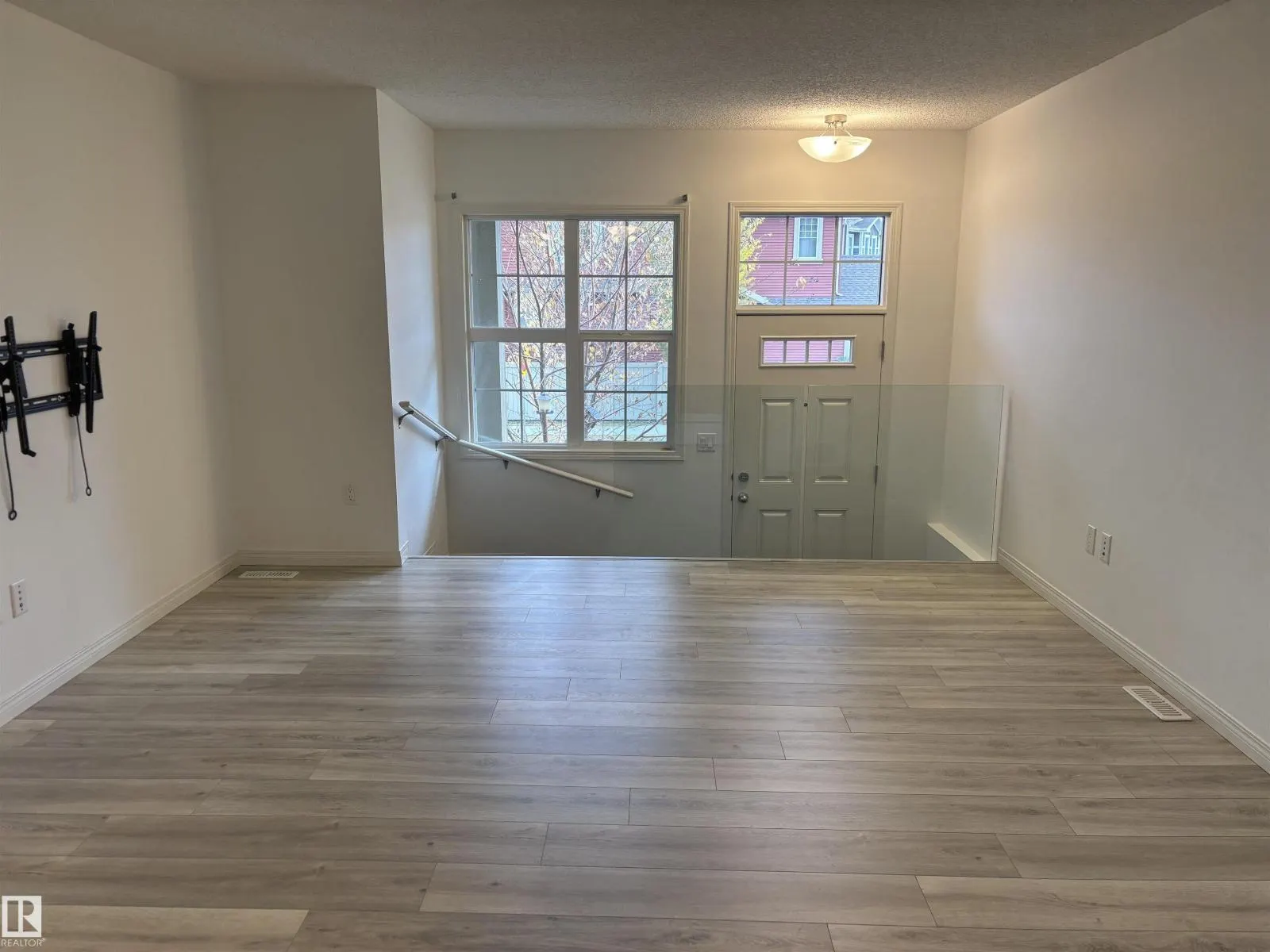 563 ORCHARD BV SW