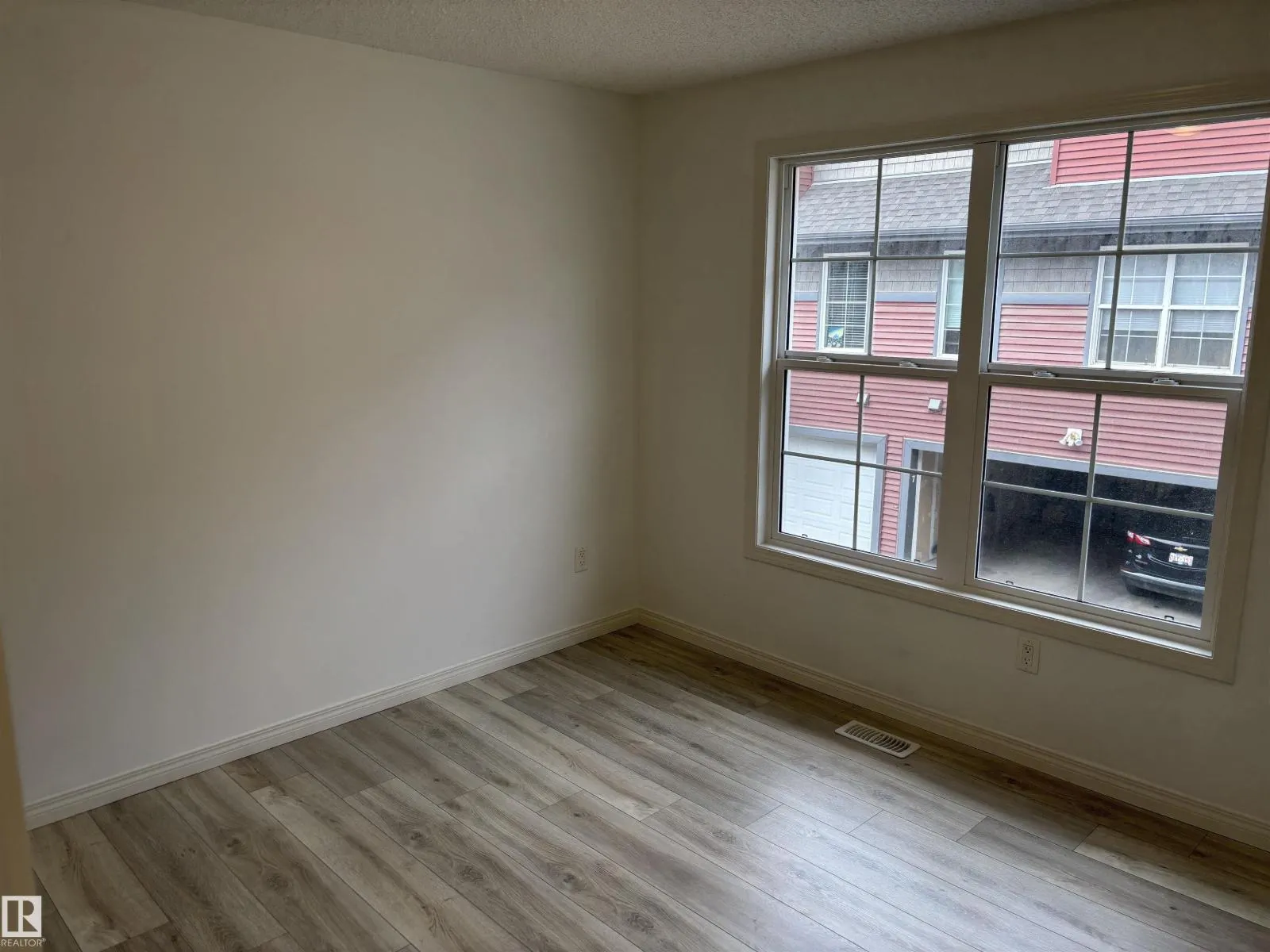 563 ORCHARD BV SW