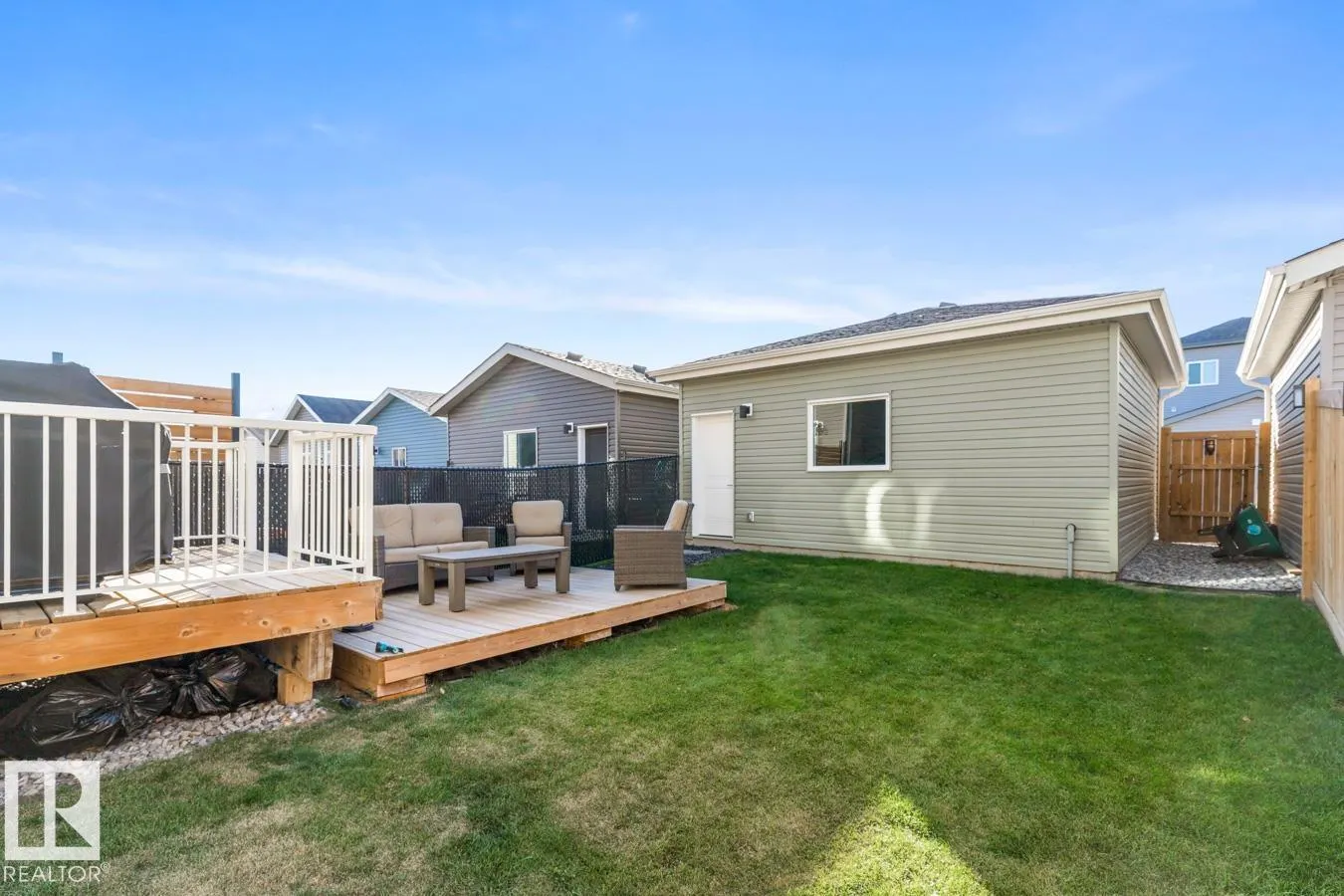 633 MEADOWVIEW DR