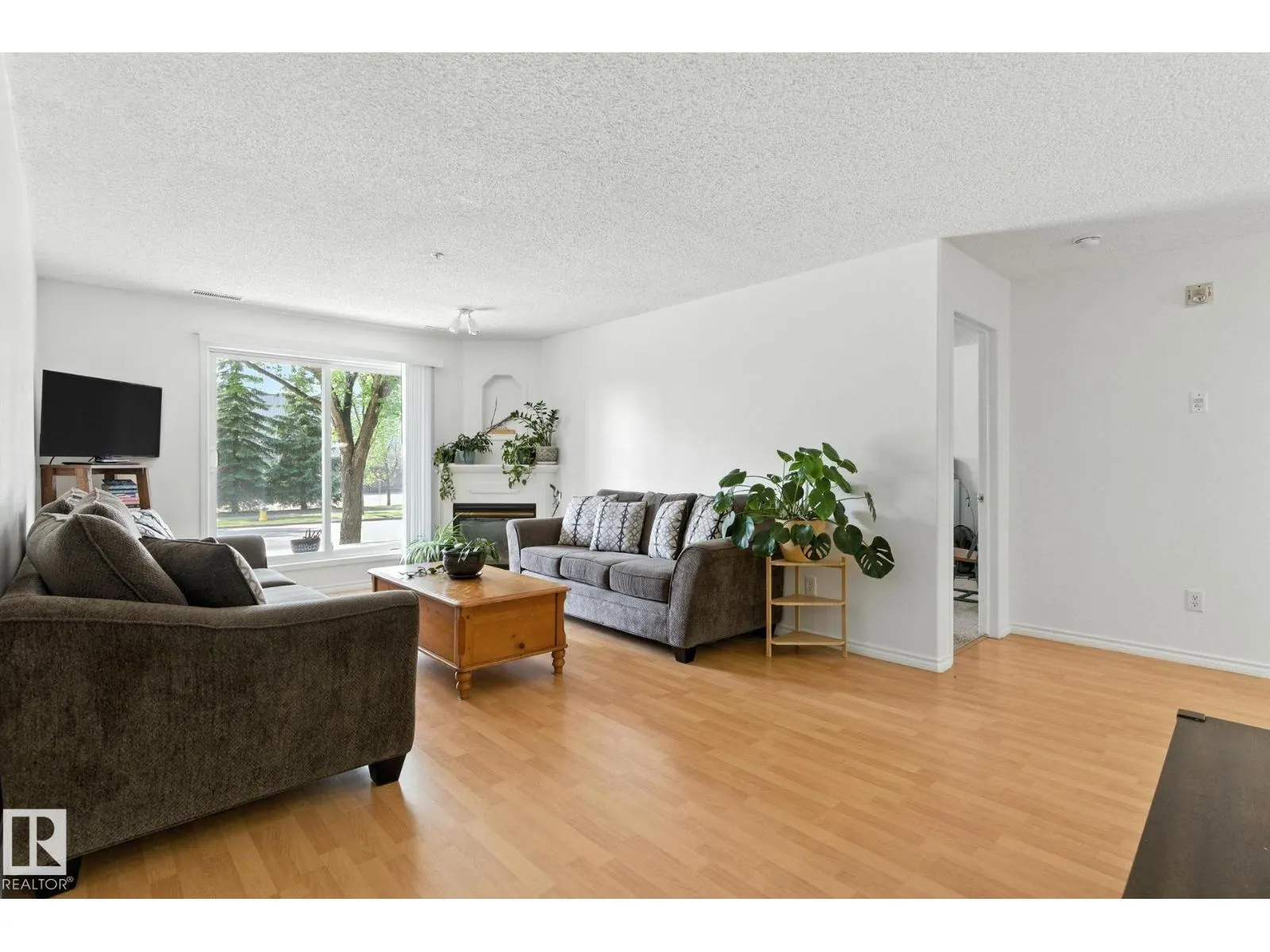 #125 16303 95 ST NW