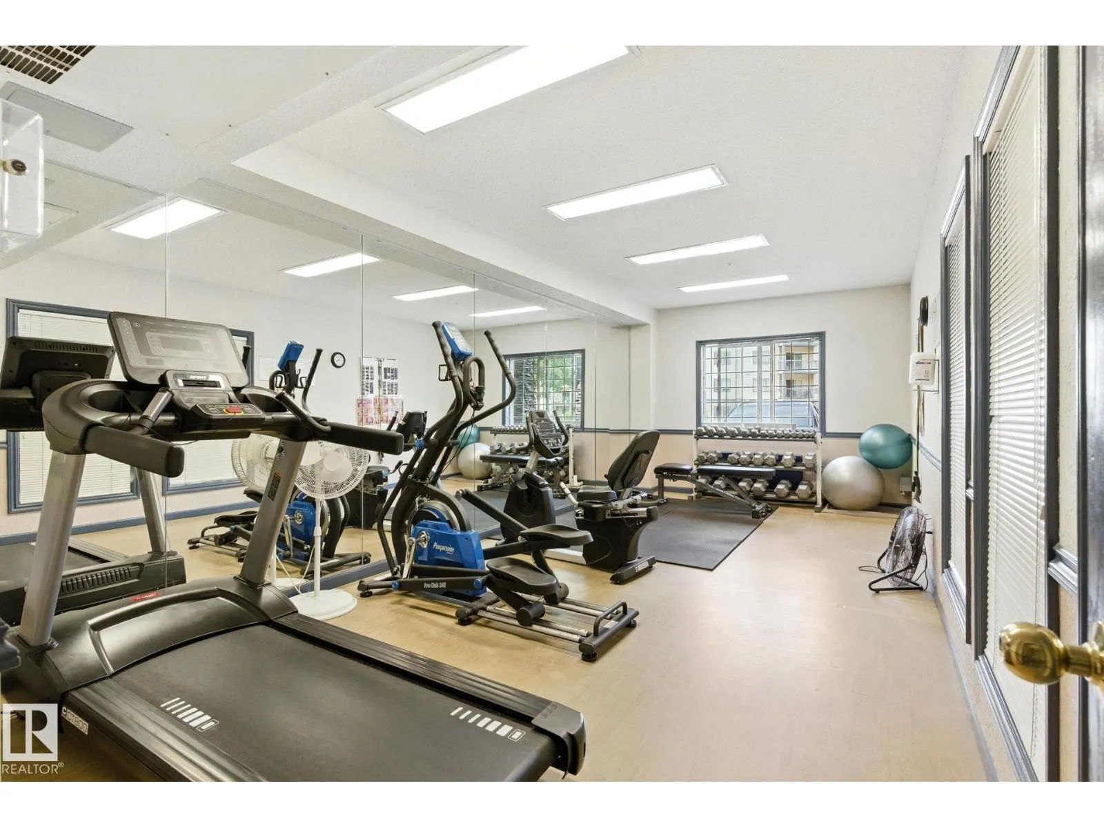 #125 16303 95 ST NW