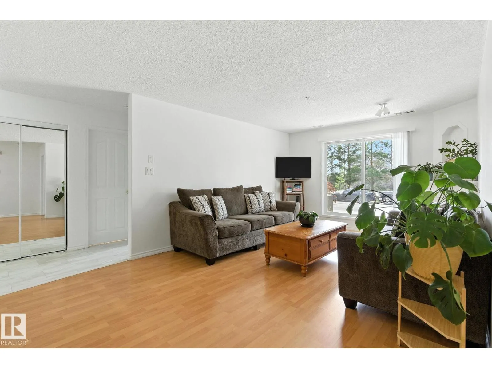 #125 16303 95 ST NW