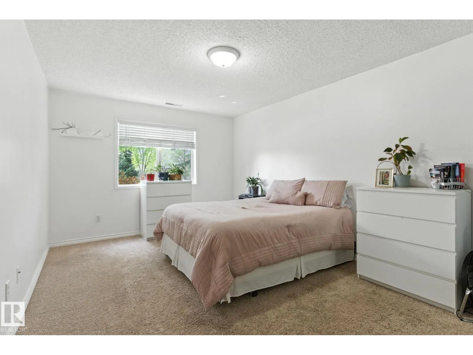 #125 16303 95 ST NW