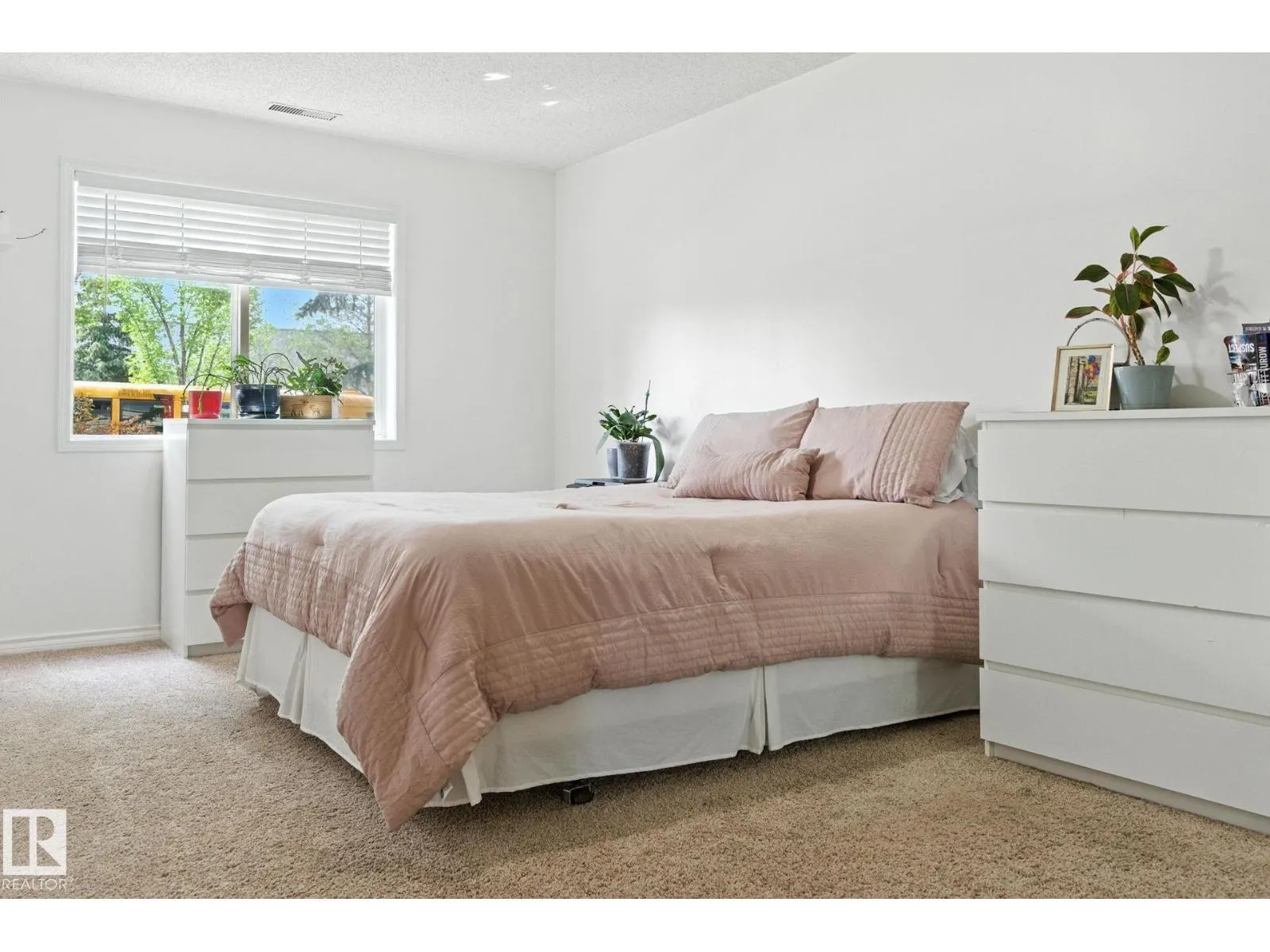 #125 16303 95 ST NW