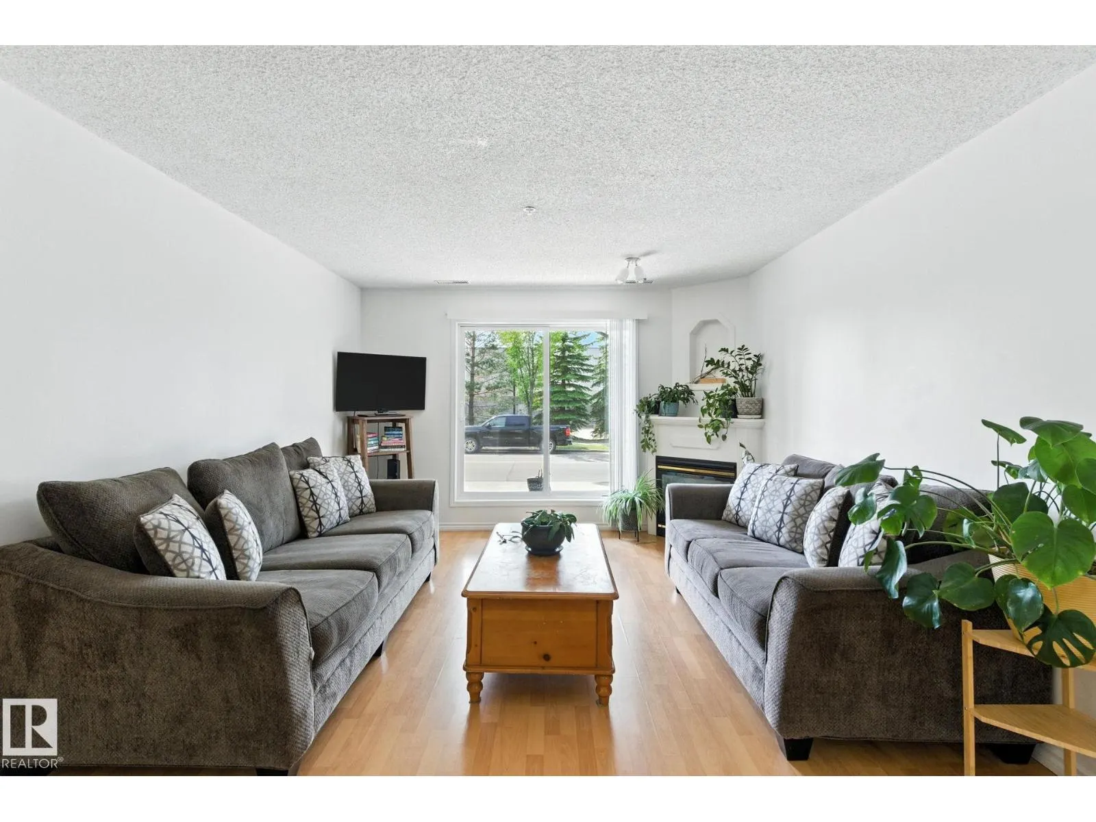 #125 16303 95 ST NW