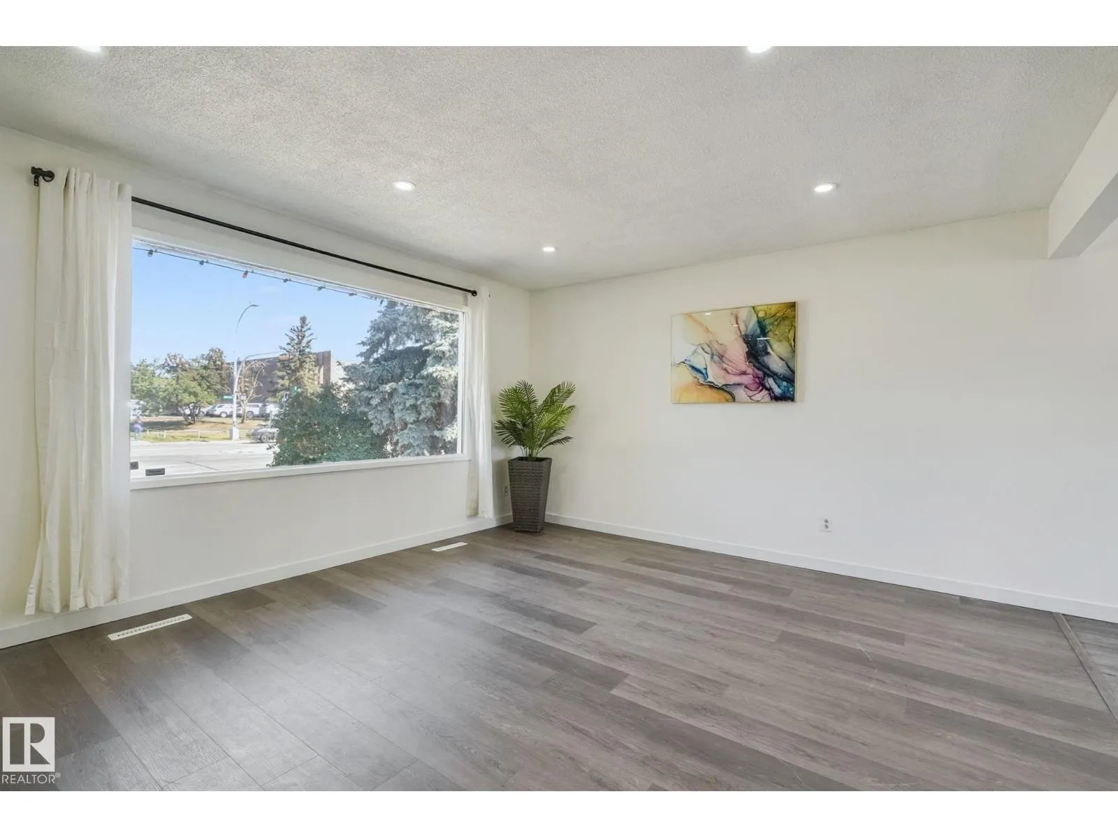 6123 144 AV NW