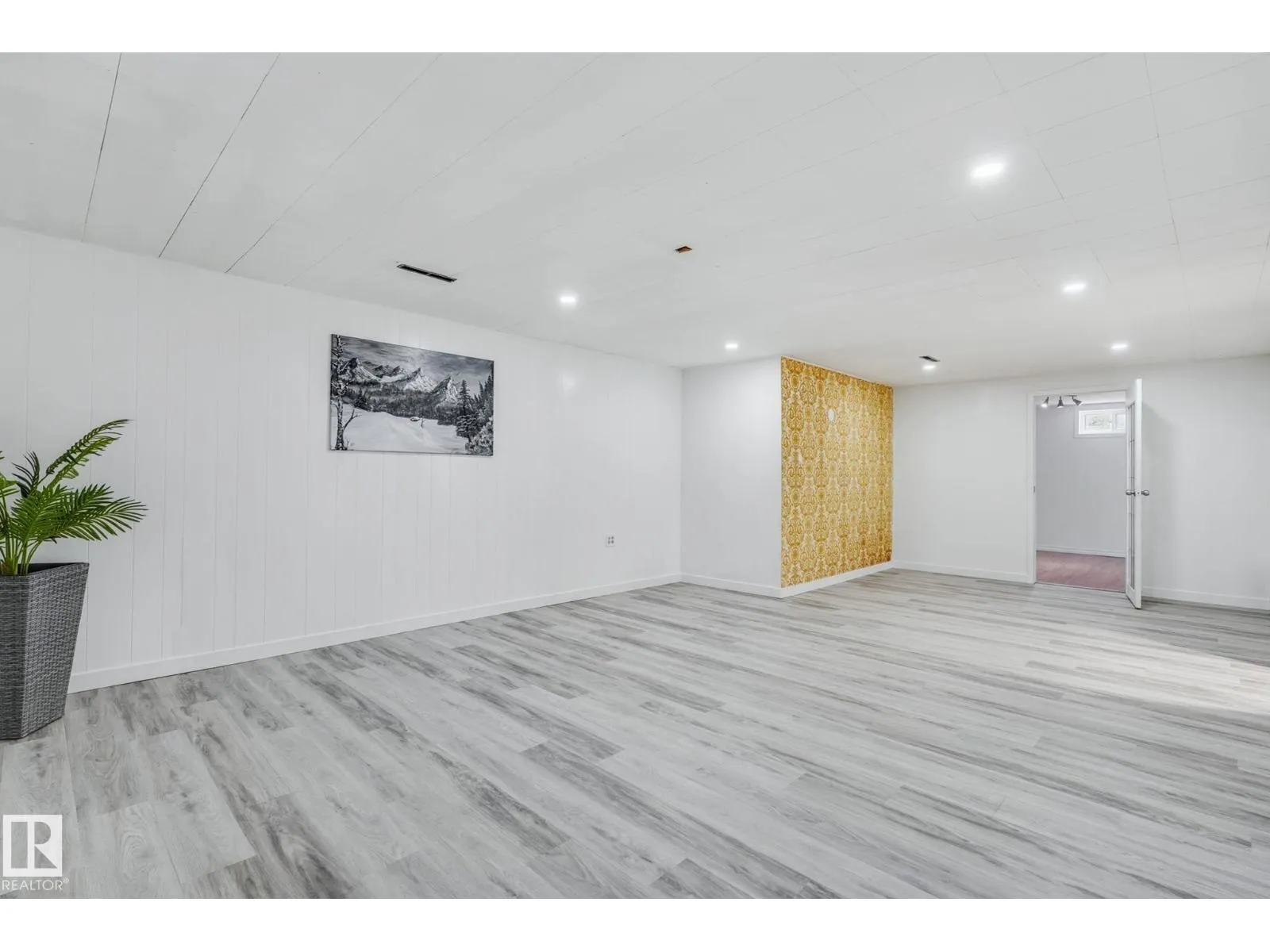 6123 144 AV NW