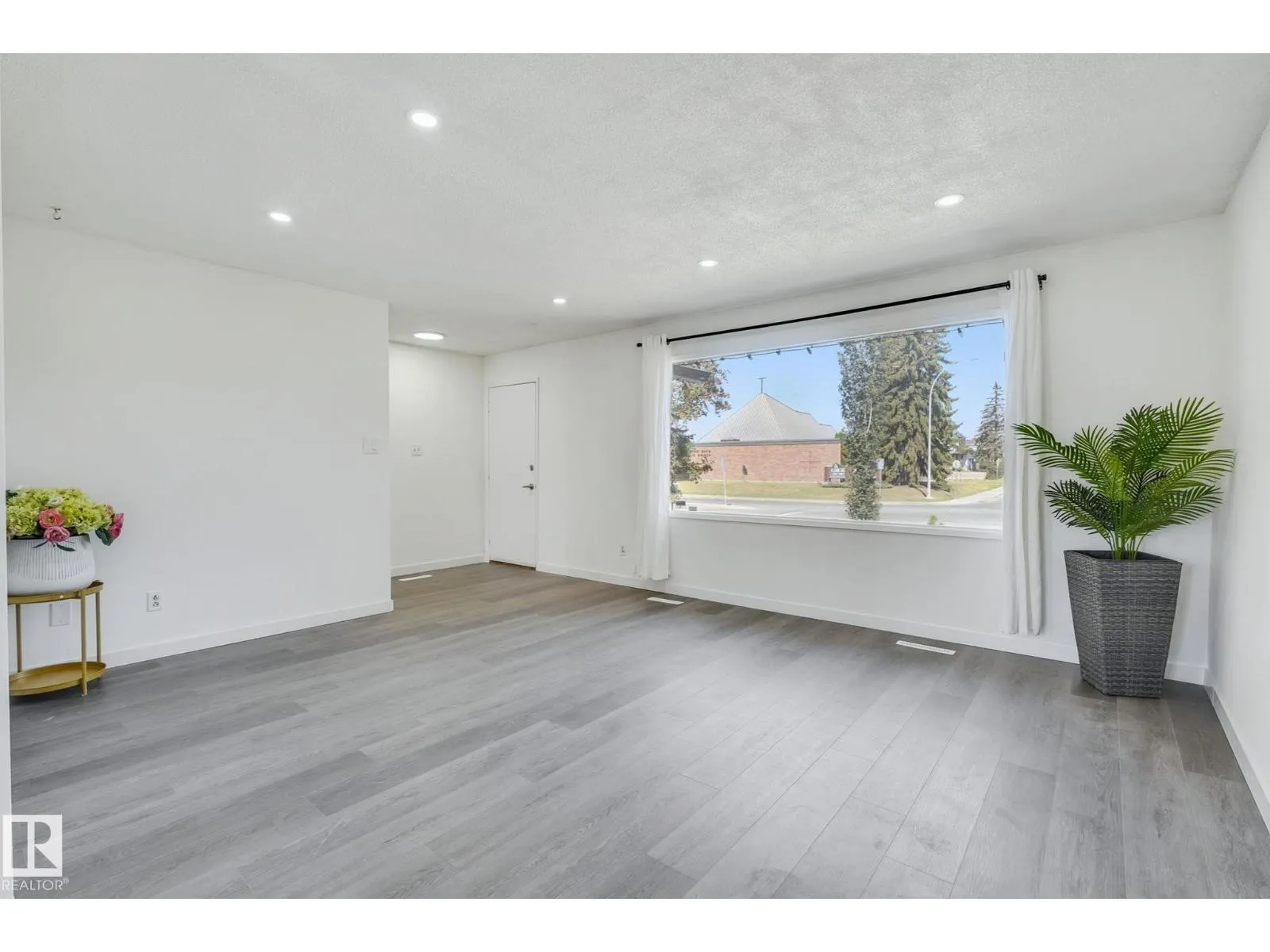 6123 144 AV NW