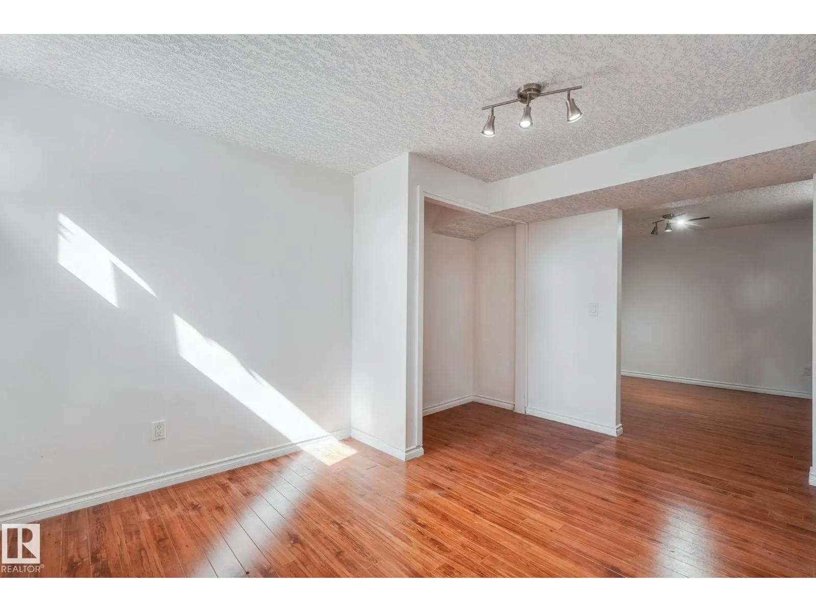 6123 144 AV NW
