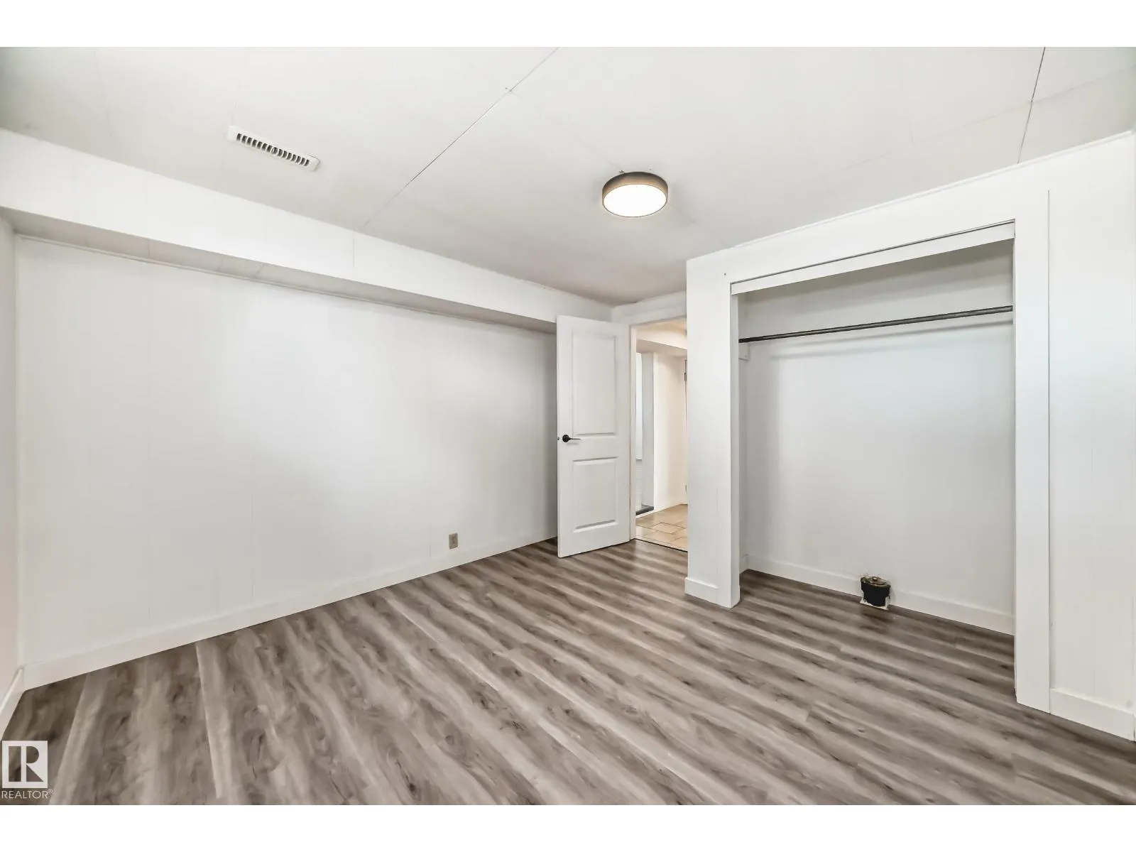 7104 129 AV NW