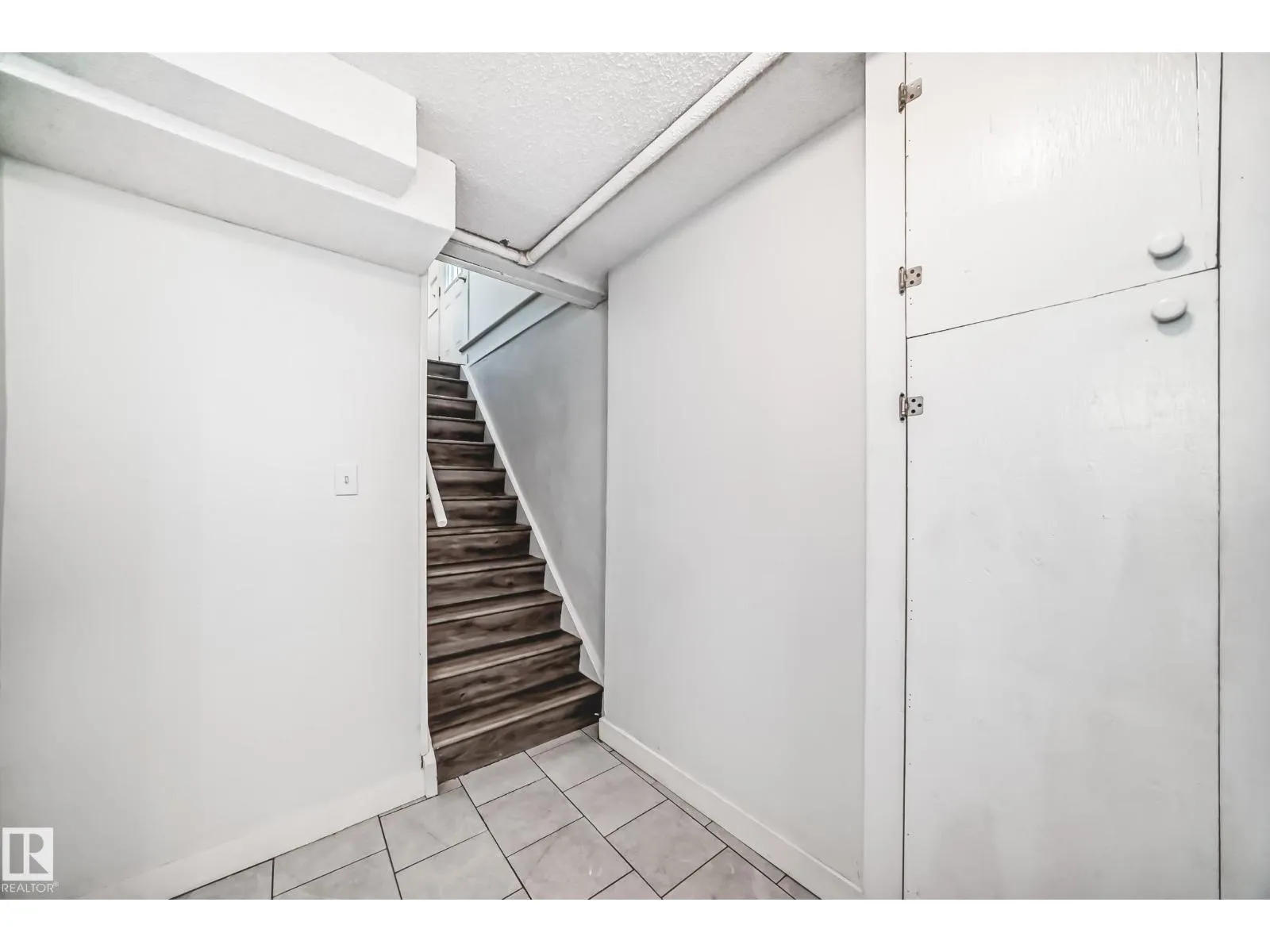 7104 129 AV NW