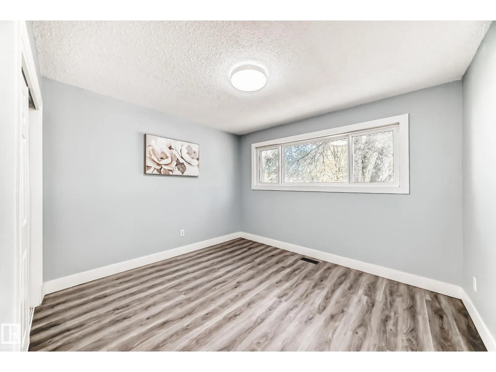7104 129 AV NW