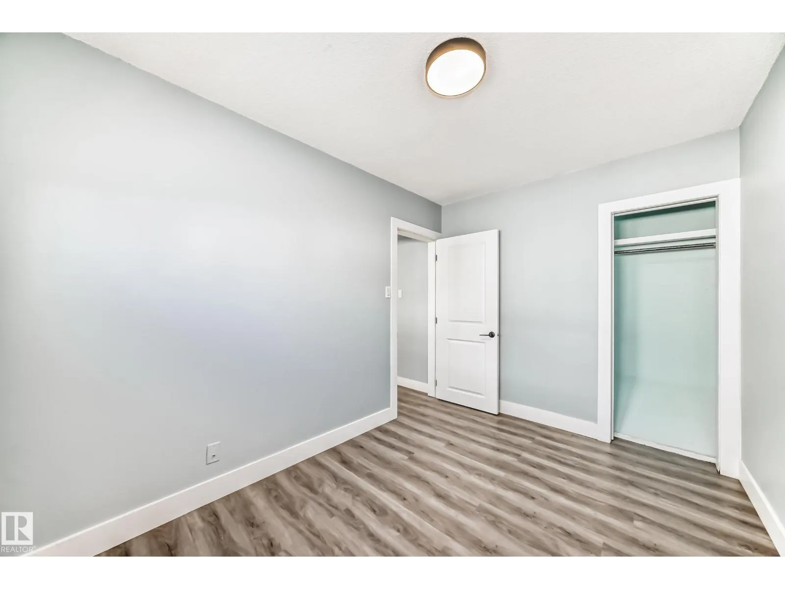 7104 129 AV NW