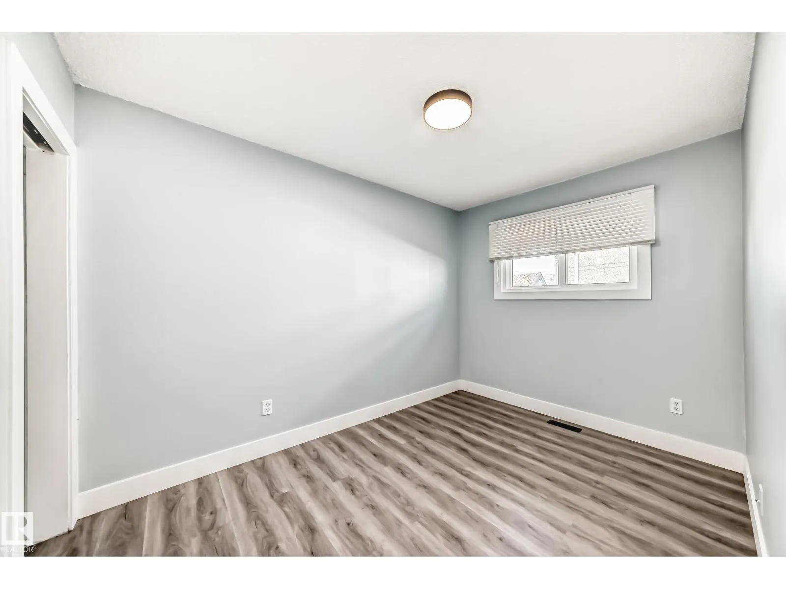 7104 129 AV NW