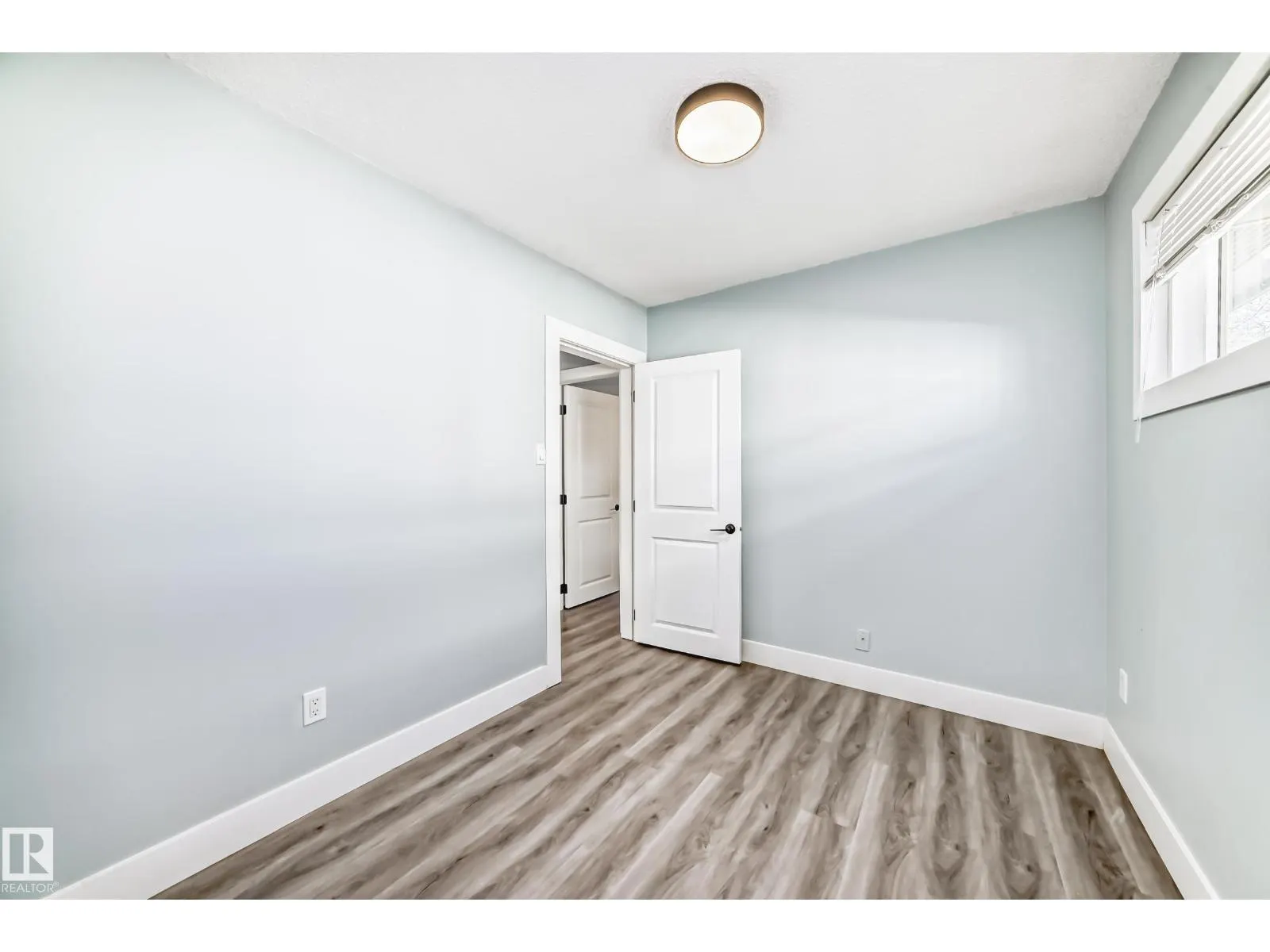 7104 129 AV NW