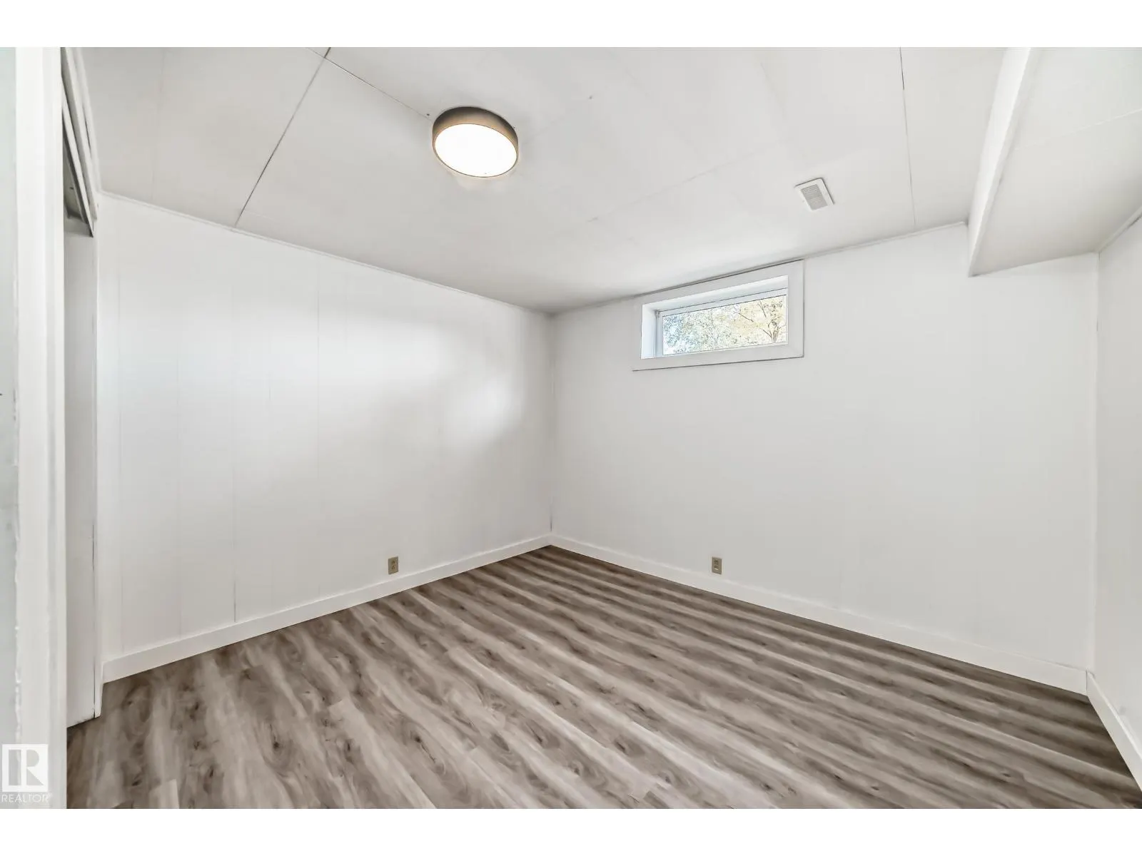 7104 129 AV NW