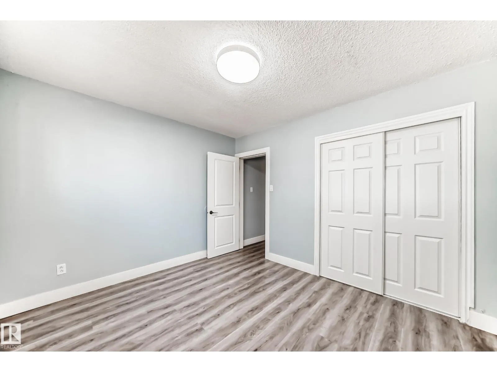 7104 129 AV NW