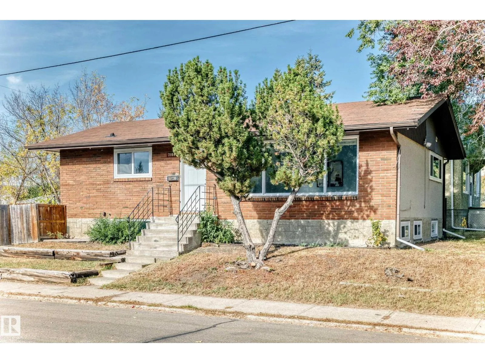 7104 129 AV NW