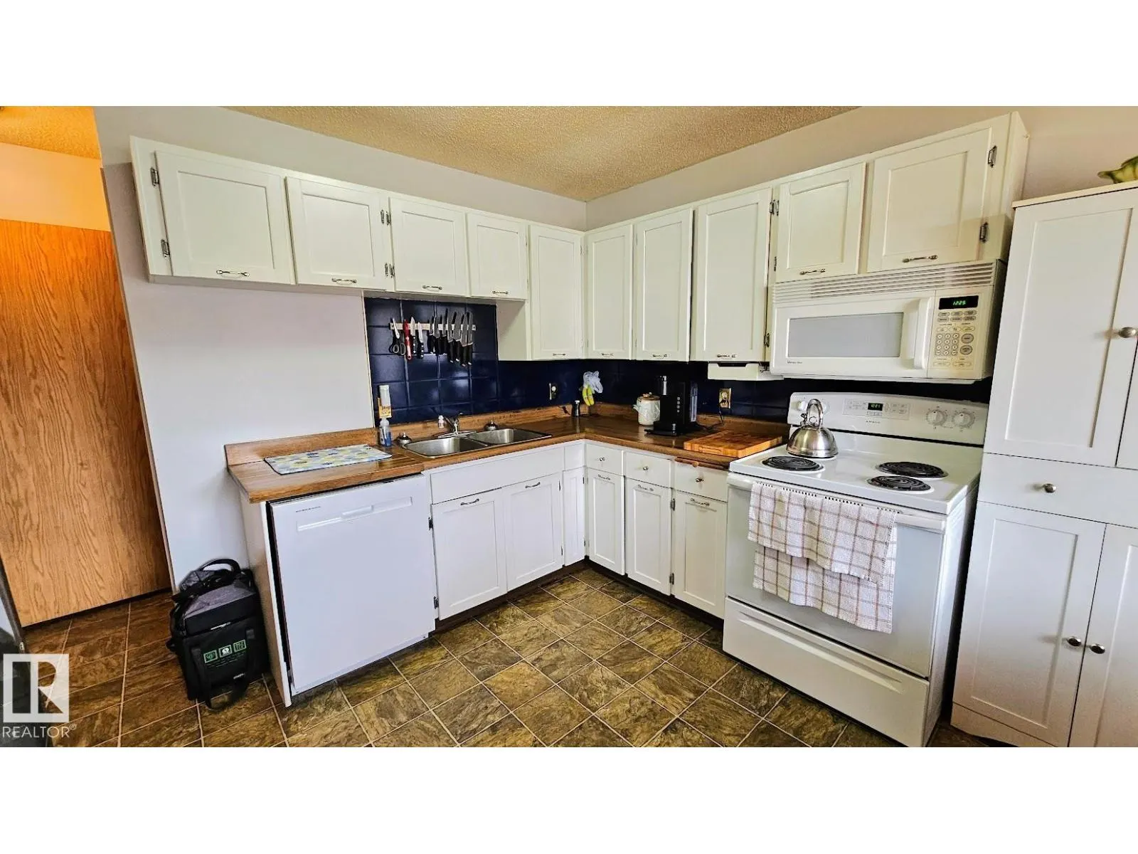 284 PORTER AV