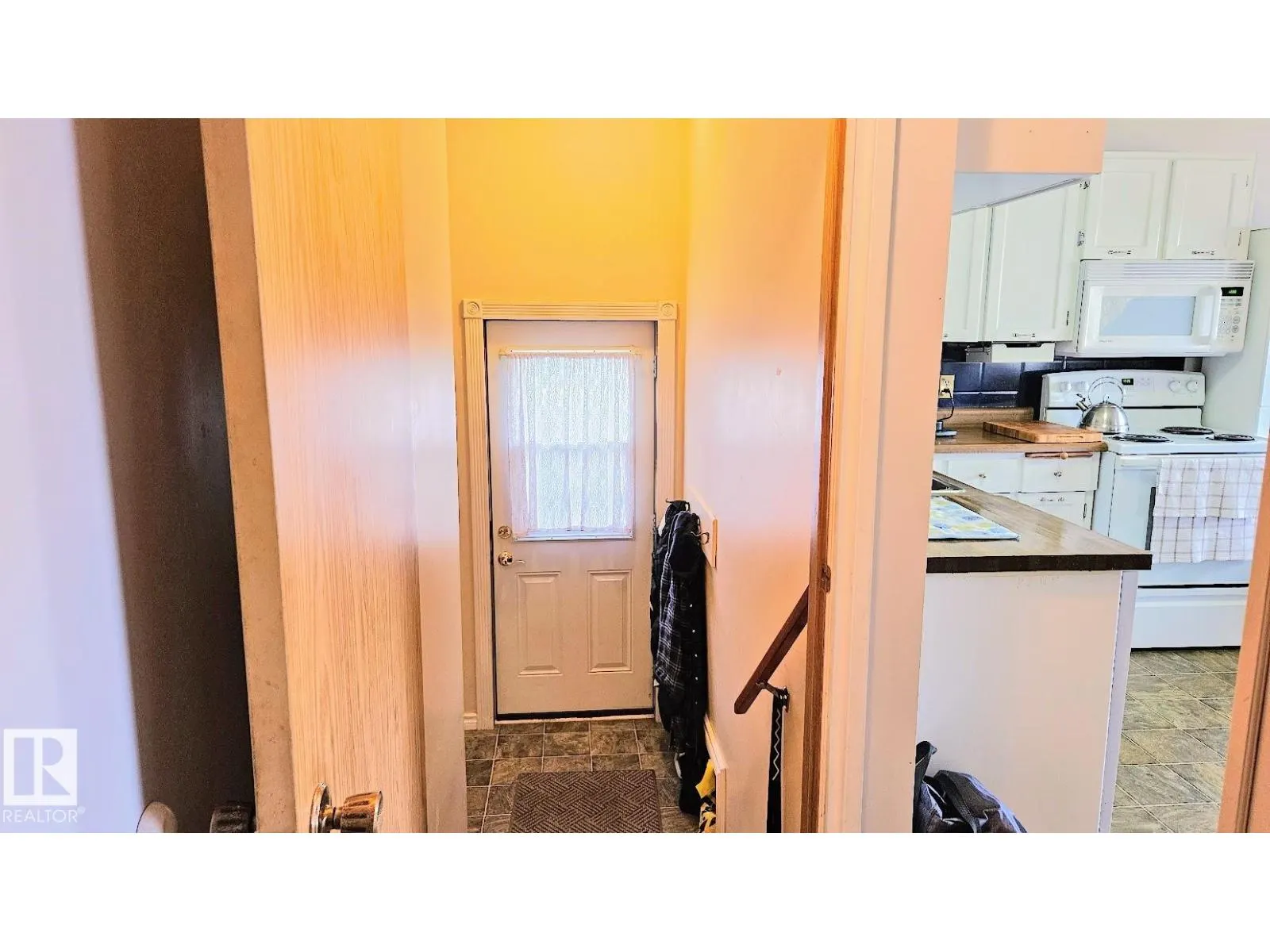 284 PORTER AV