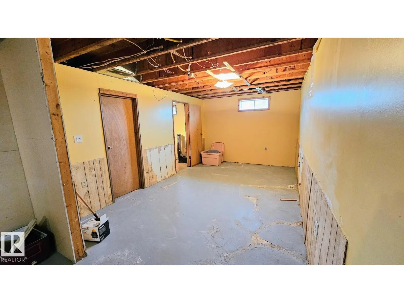 284 PORTER AV