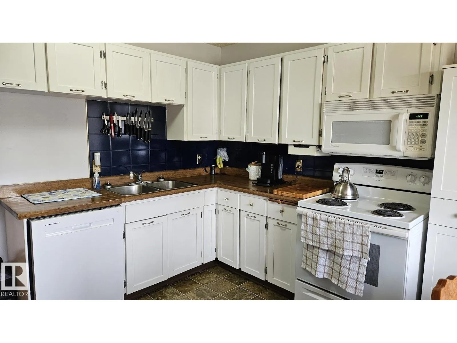 284 PORTER AV