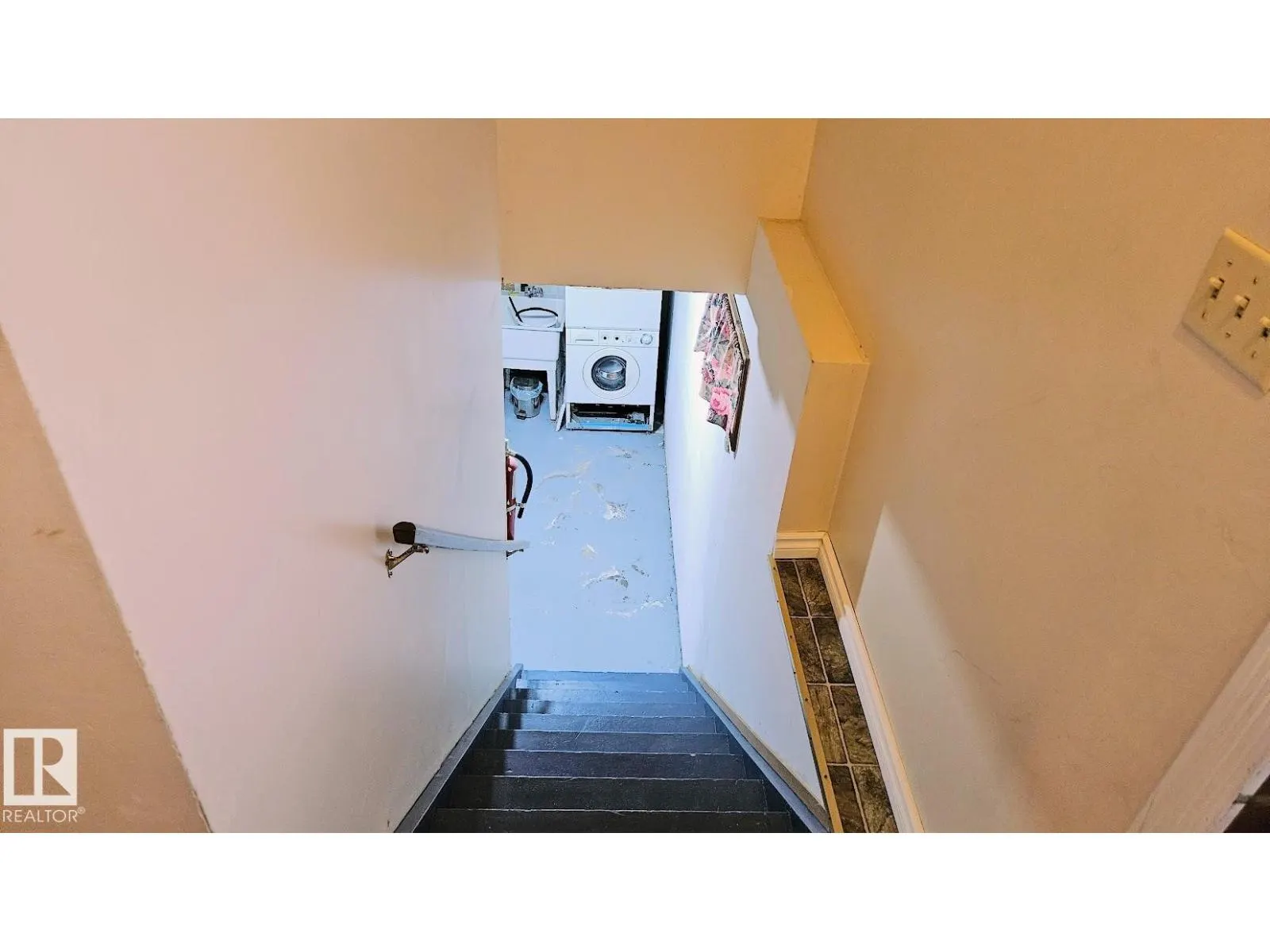 284 PORTER AV