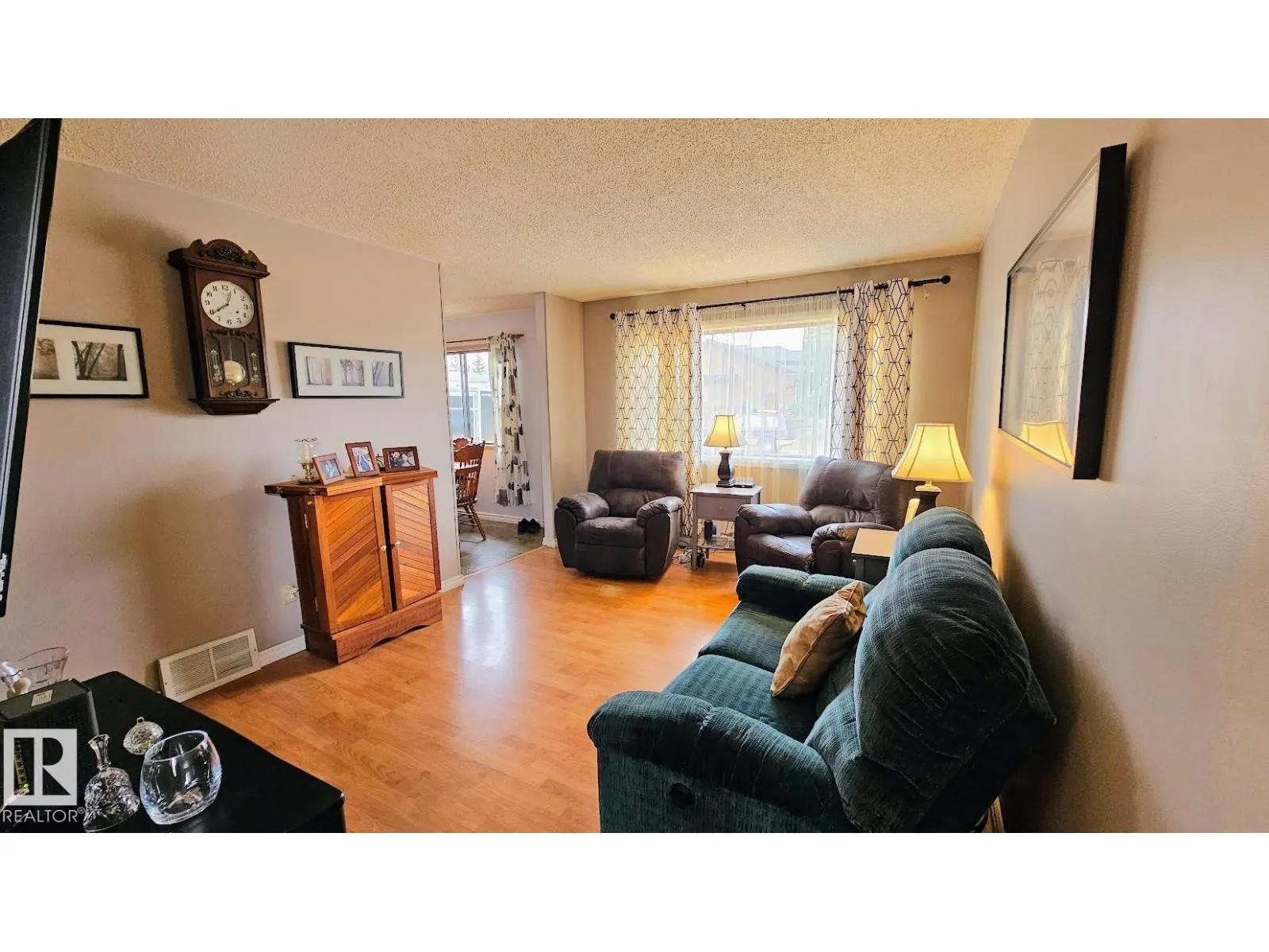 284 PORTER AV