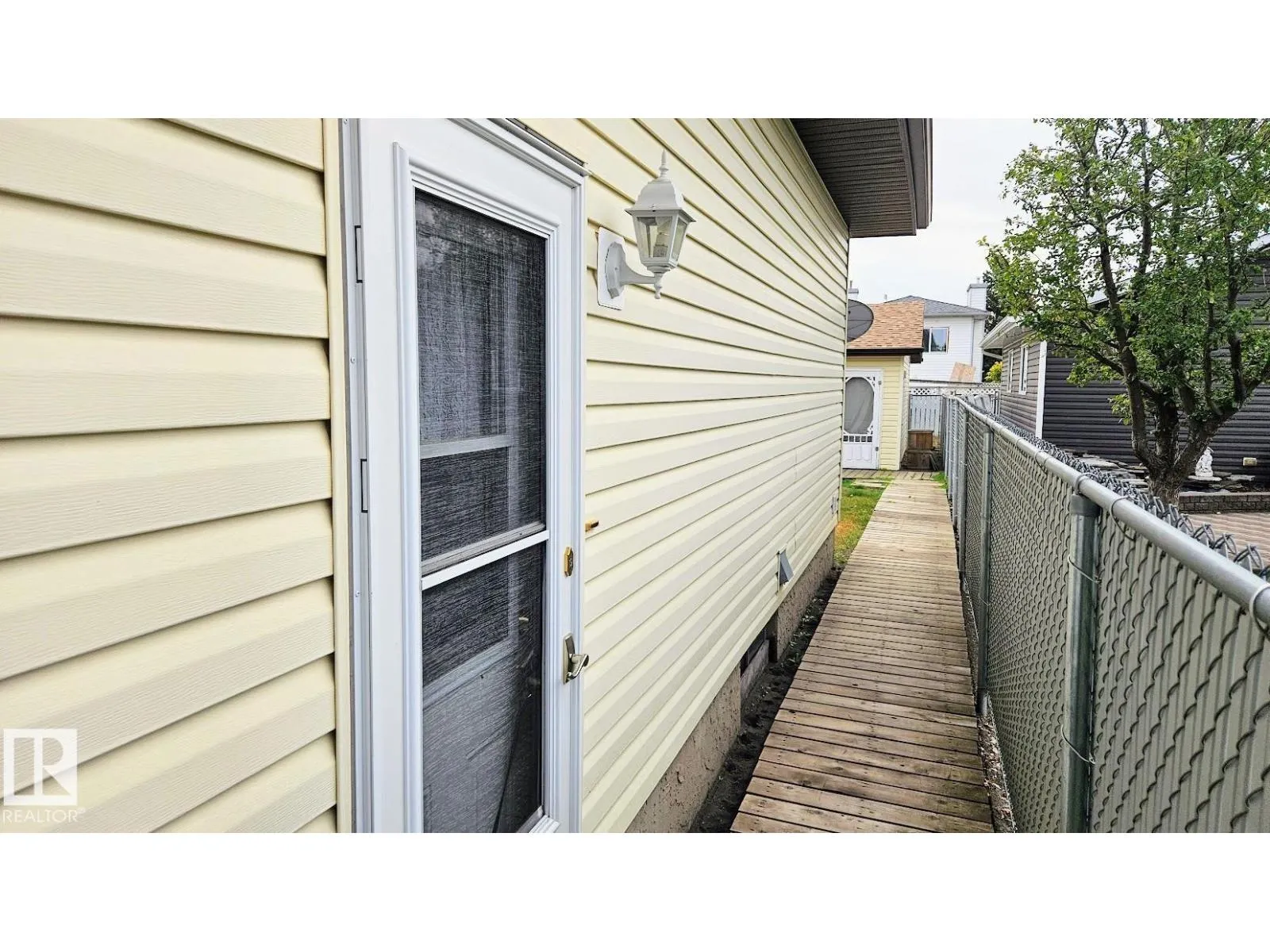 284 PORTER AV
